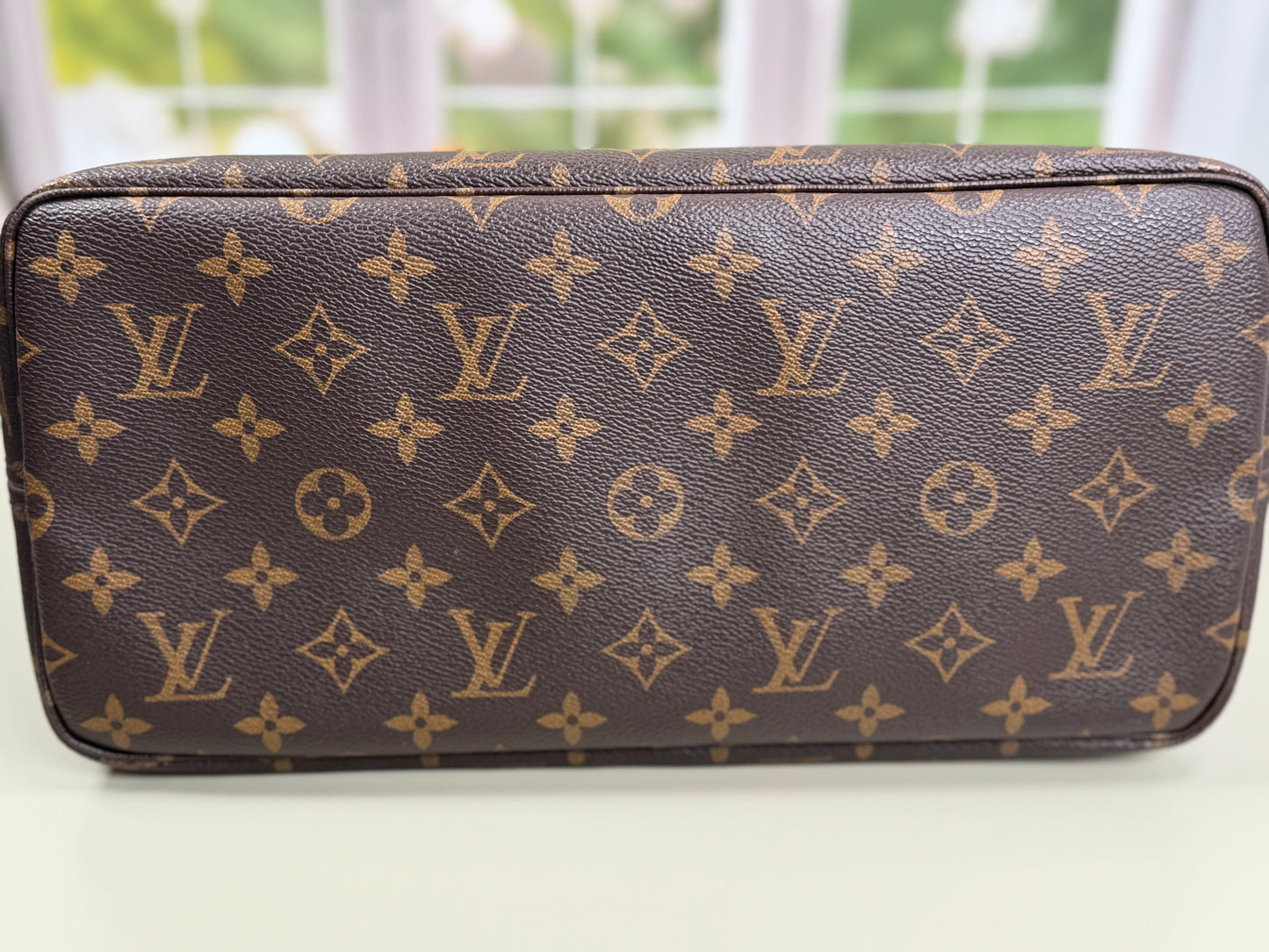 Preowned Louis Vuitton Neverful MM Size