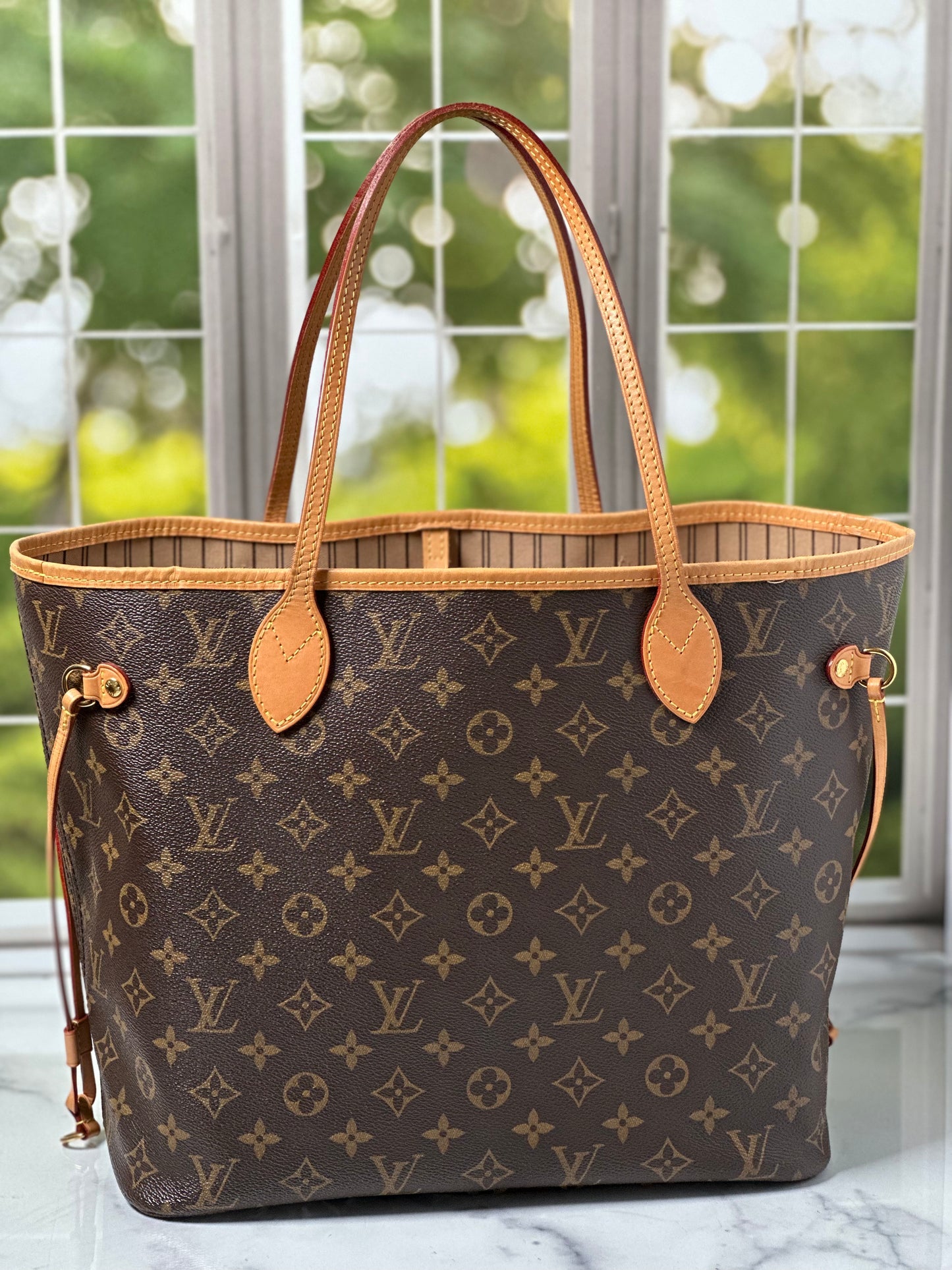 GI0167 Preowned Louis Vuitton Neverful MM size Monogram Beige interior