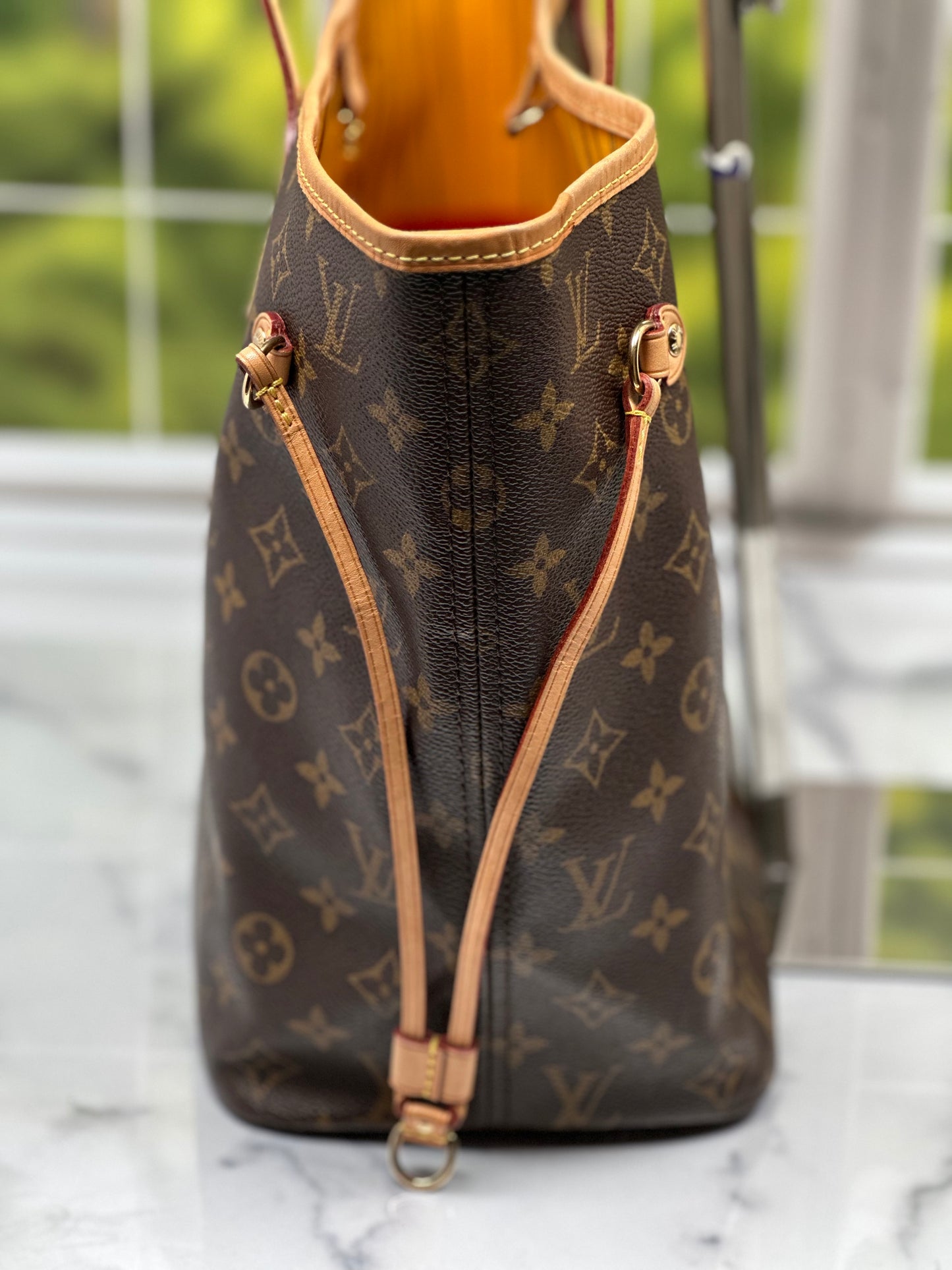 Preowned Louis Vuitton Neverful MM size