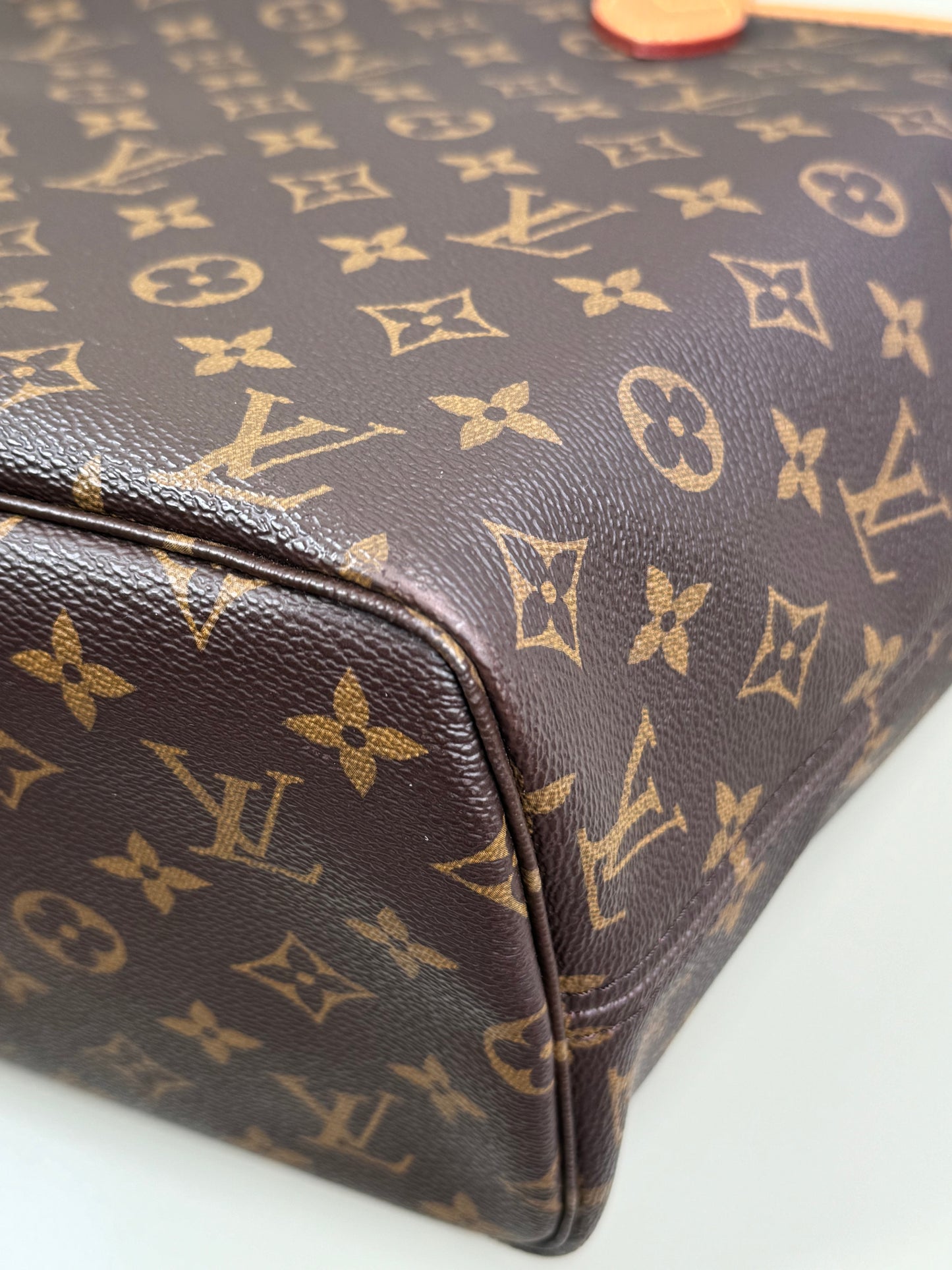 Preowned Louis Vuitton Neverful MM Size