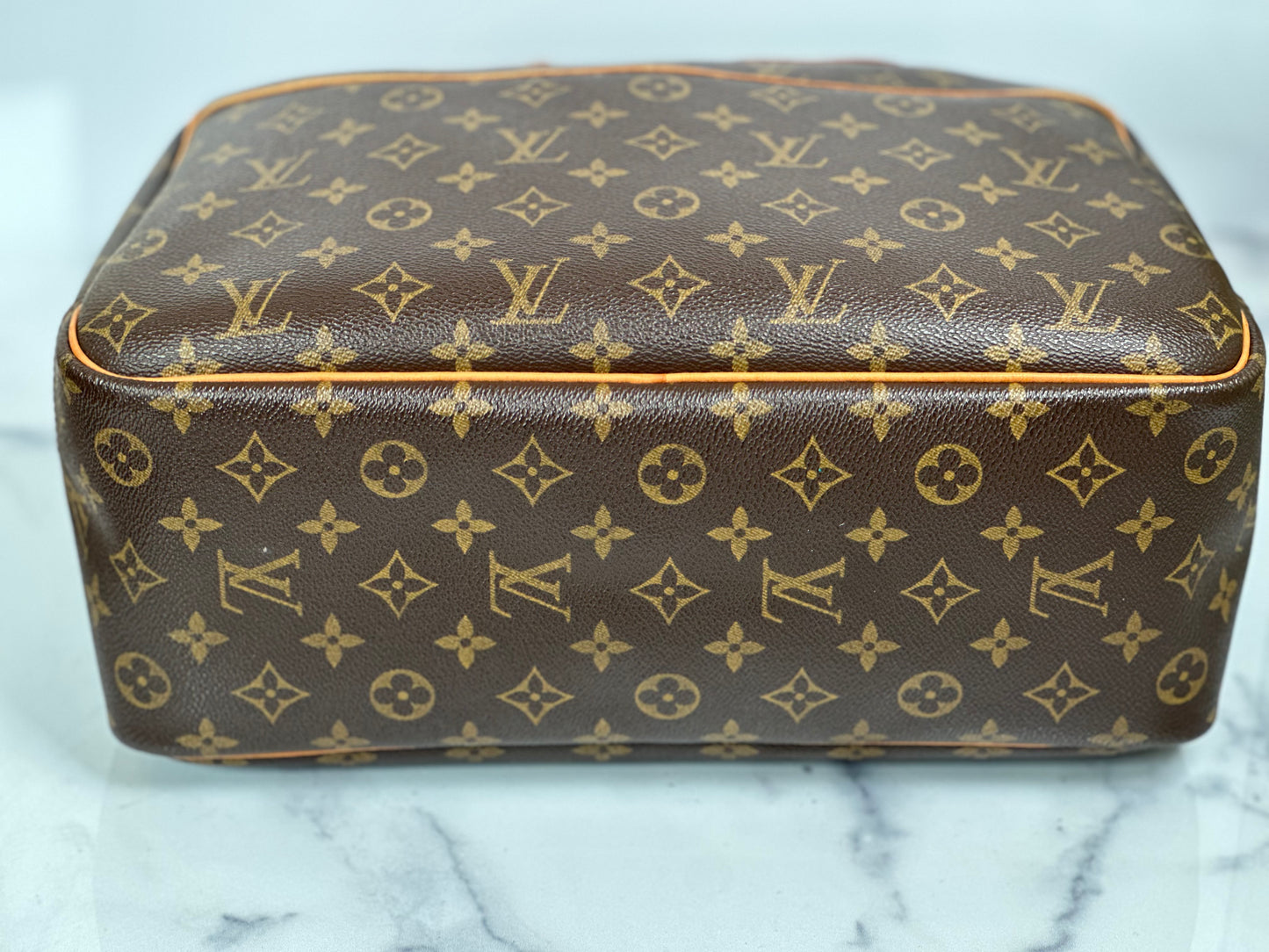 Pre-Owned Louis Vuitton Deauville