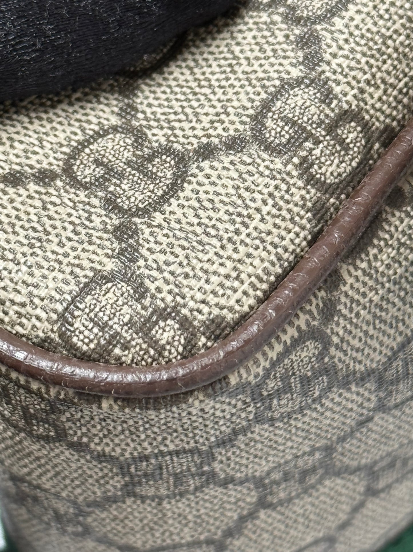 Preowned Gucci Ophidia Messenger Bag