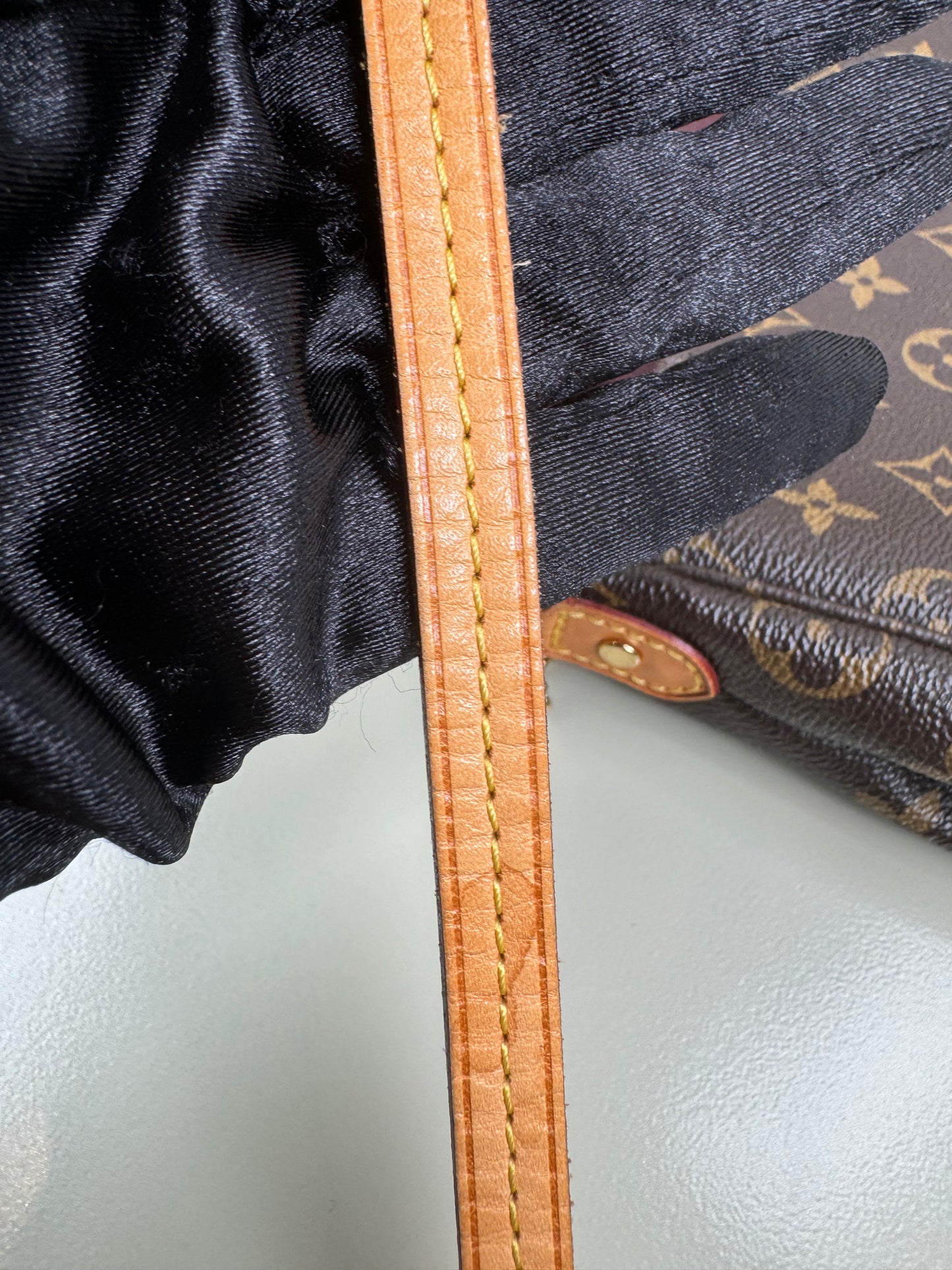 Preowned Louis Vuitton Favorite MM Size Monogram