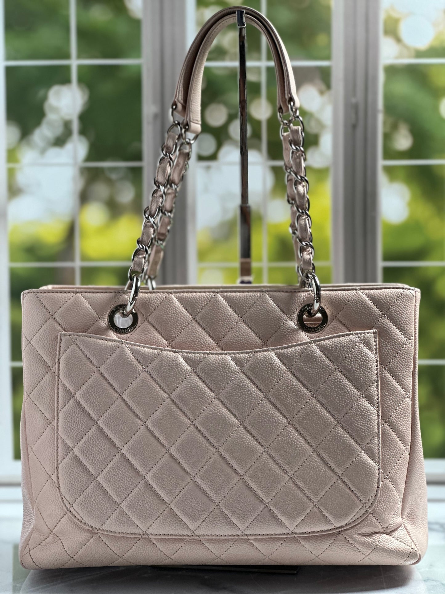 Preowned Chanel GST SHW