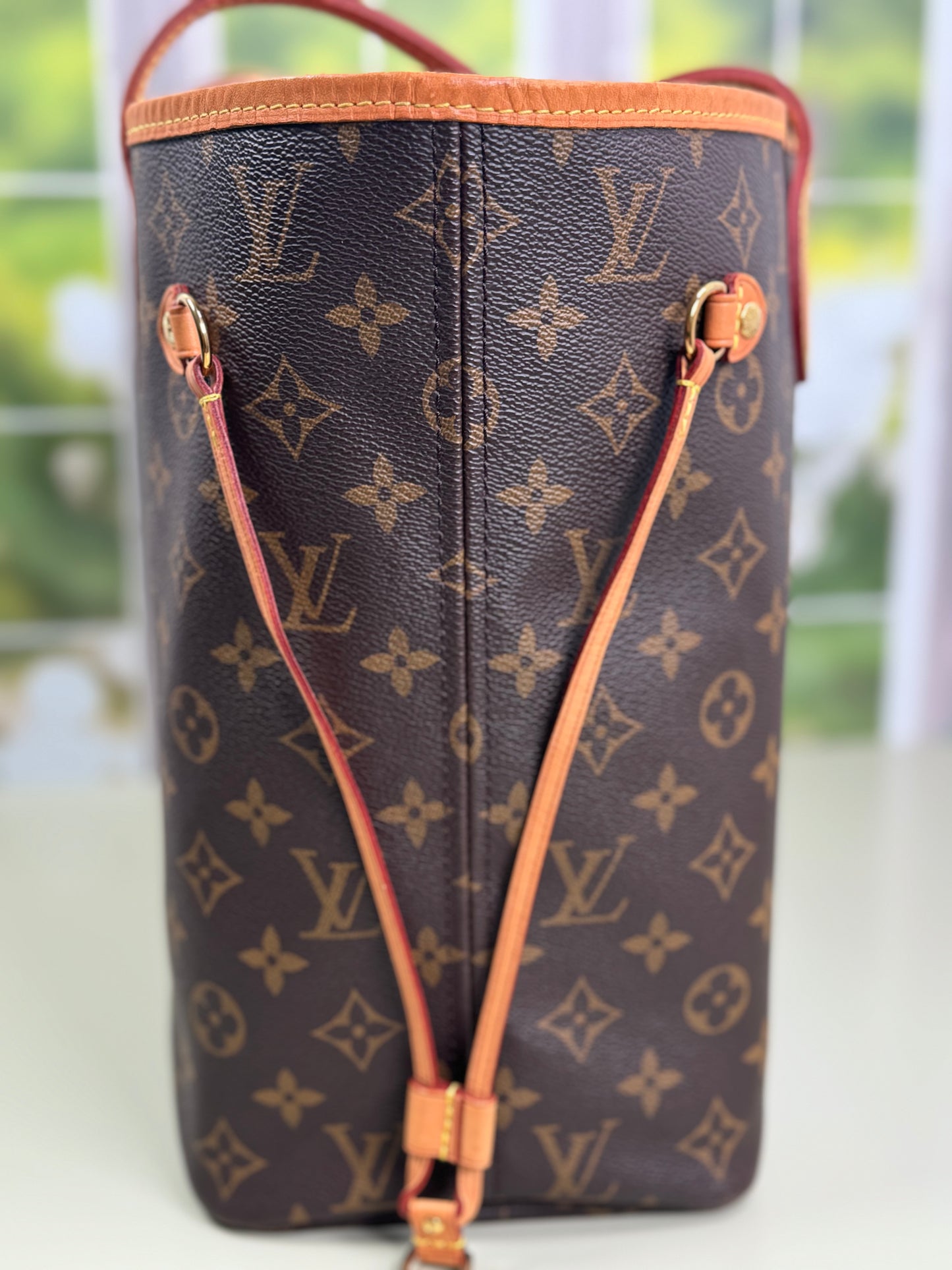 Preowned Louis Vuitton Neverful MM Size