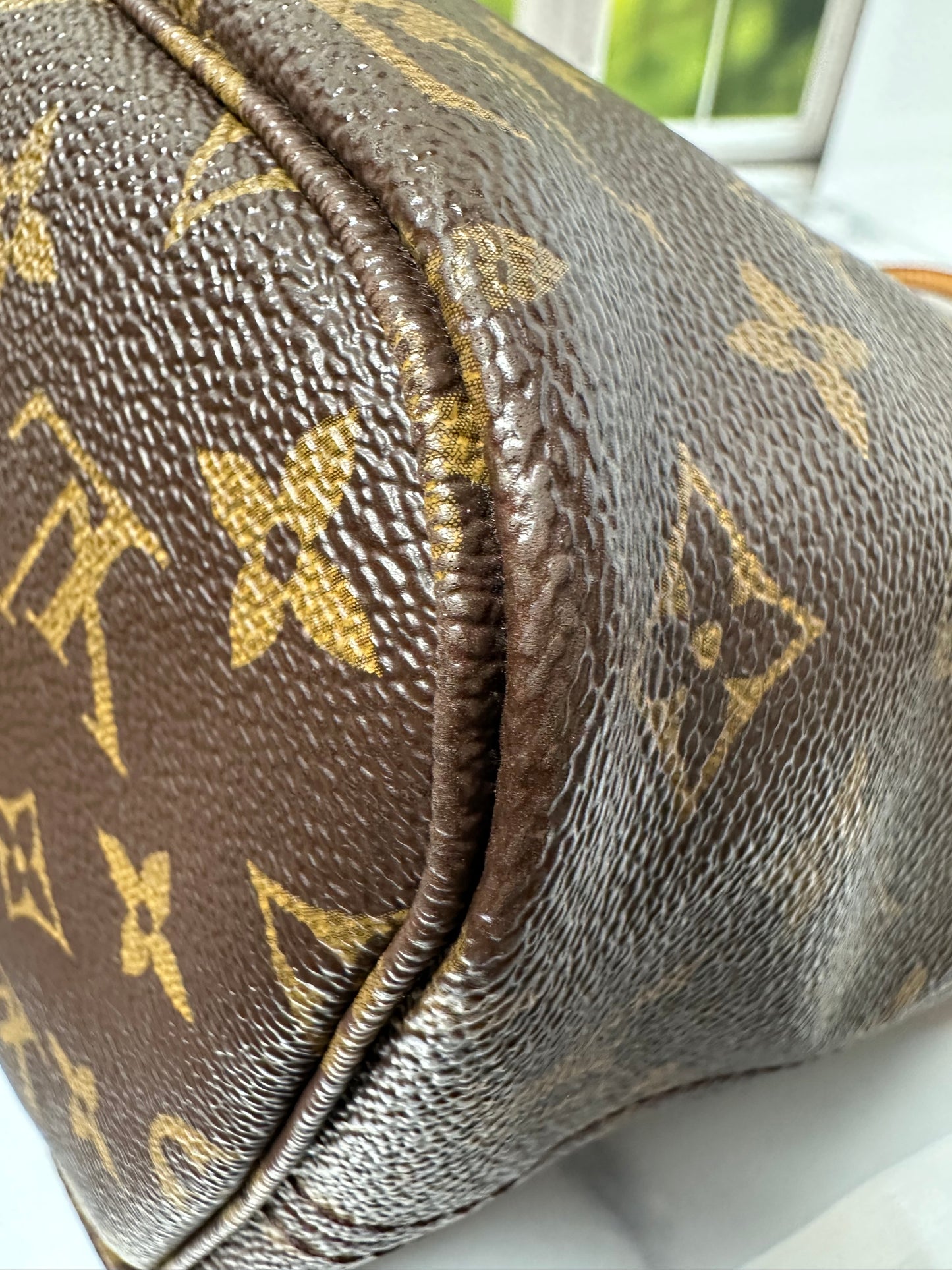 GI0167 Preowned Louis Vuitton Neverful MM size Monogram Beige interior