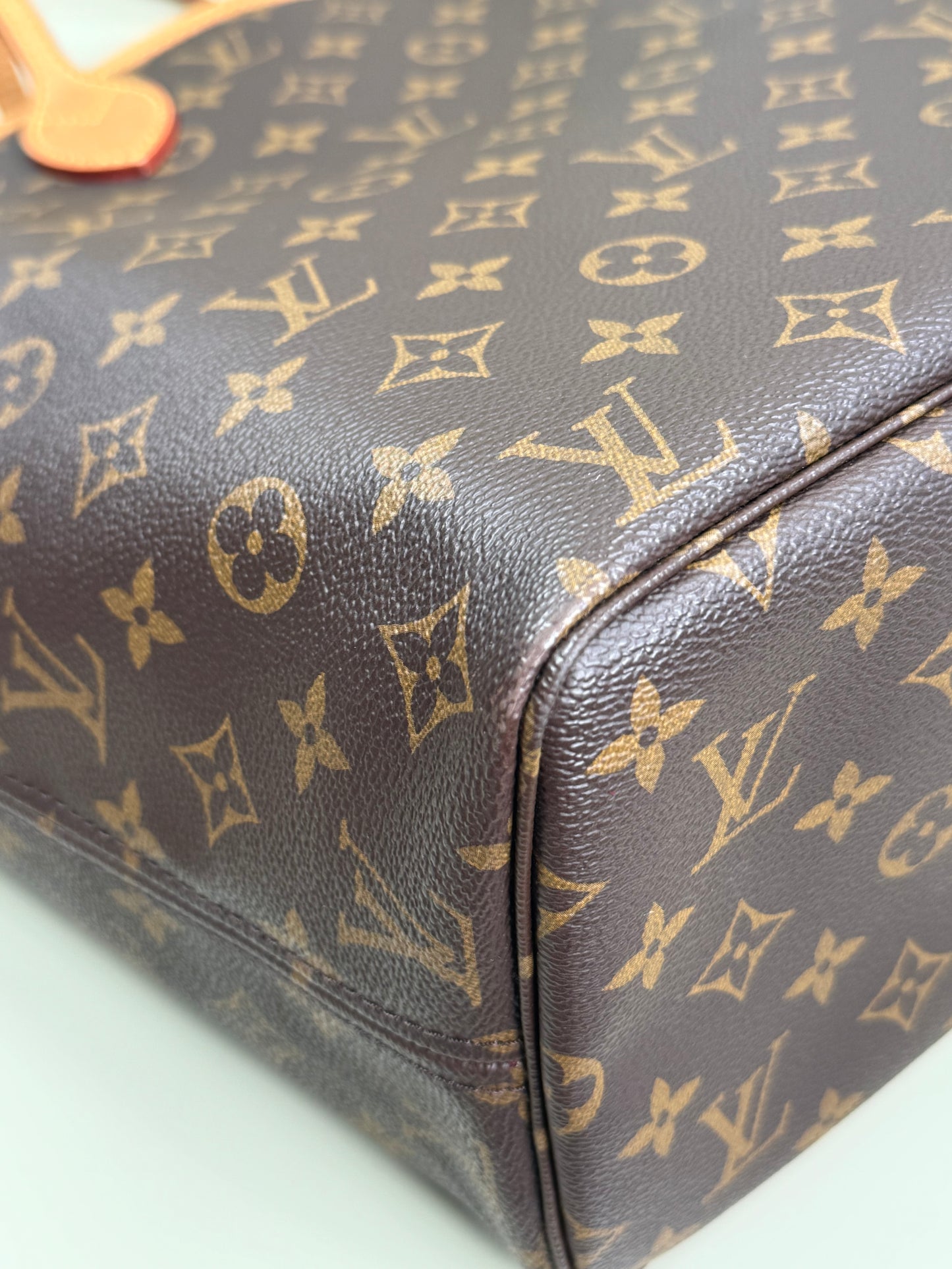 Preowned Louis Vuitton Neverful MM Size