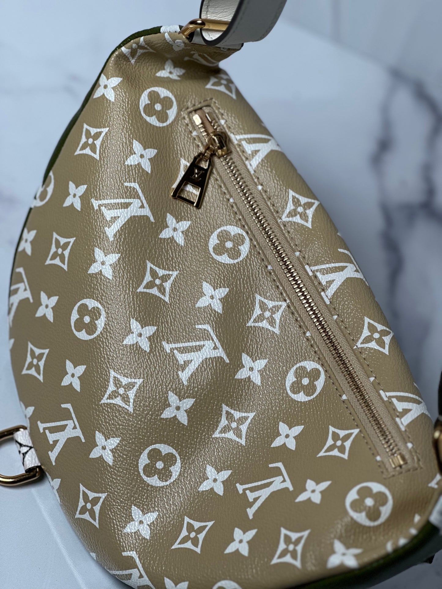 Pre-Owned Louis Vuitton Bumbag Limited Edition Monogram Giant