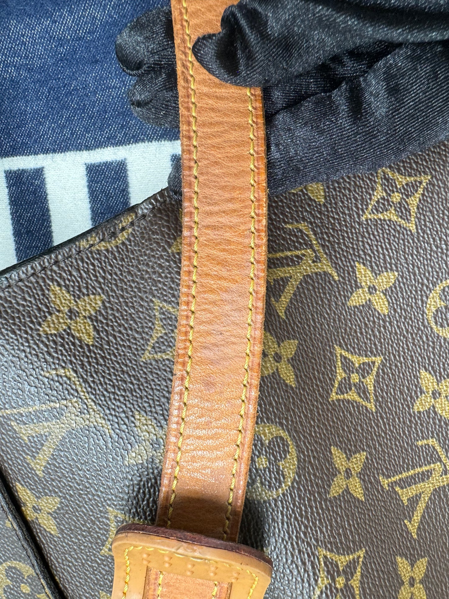 9001 V.I. Preowned Louis Vuitton St Cloud Mm size