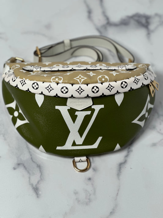 Pre-Owned Louis Vuitton Bumbag Limited Edition Monogram Giant