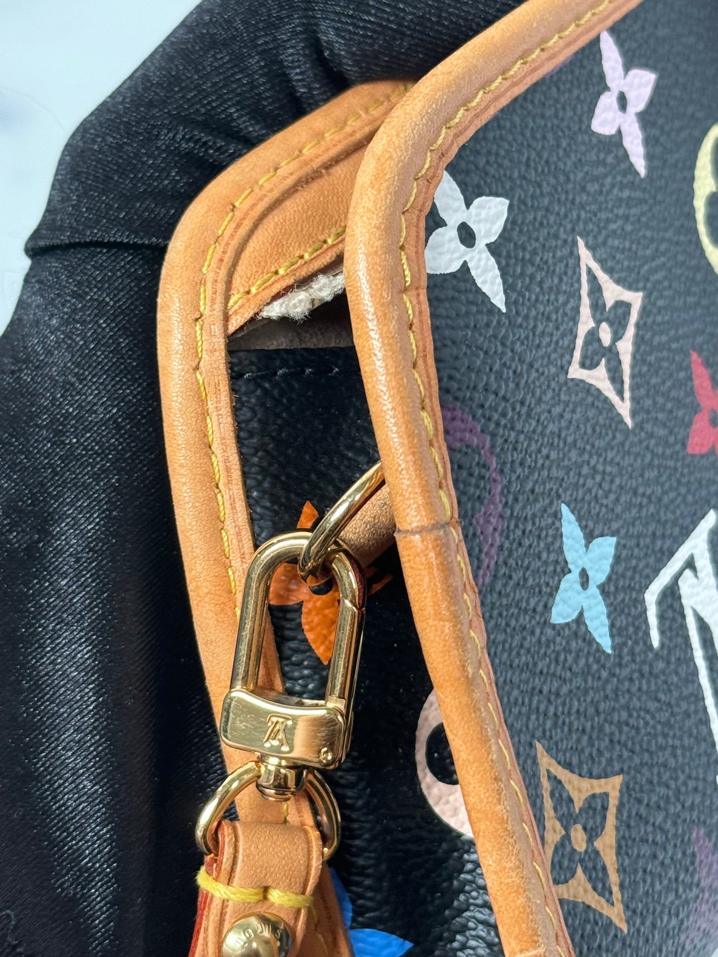 Preowned Louis Vuitton Shirley Multicolor Noir