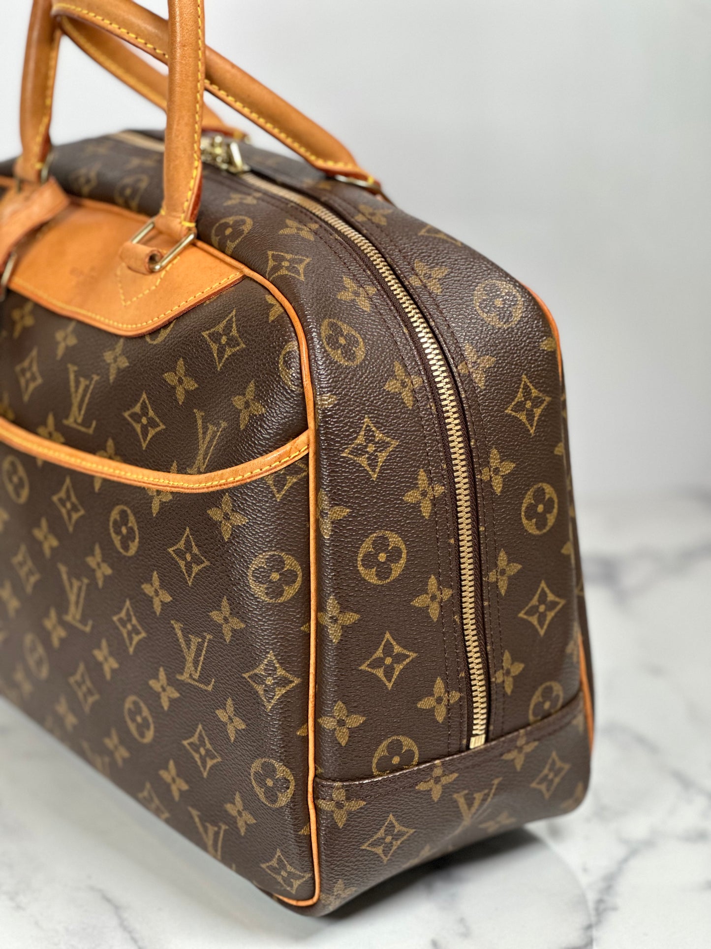 Pre-Owned Louis Vuitton Deauville