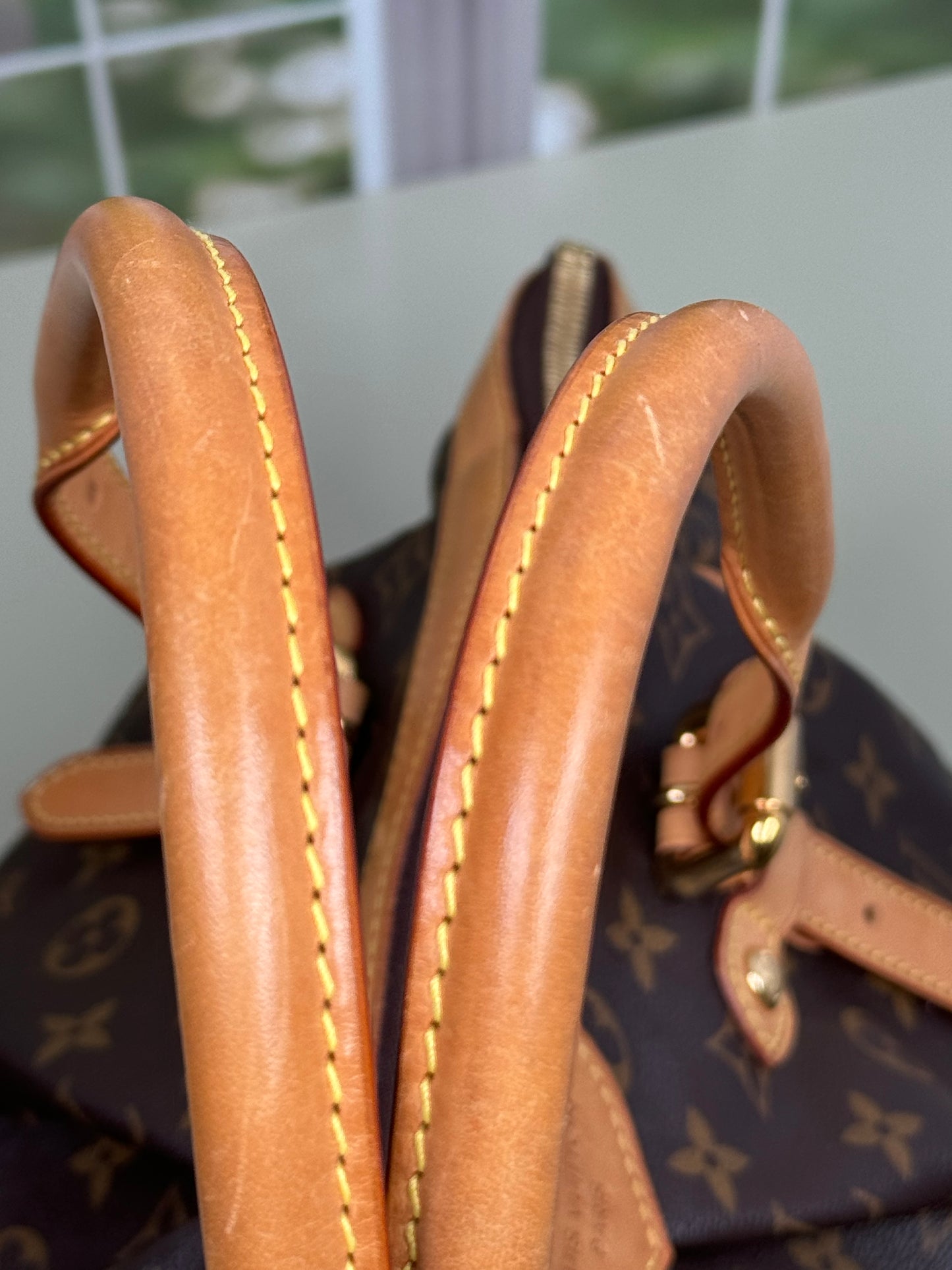 Preowned Louis Vuitton Tivoli Gm