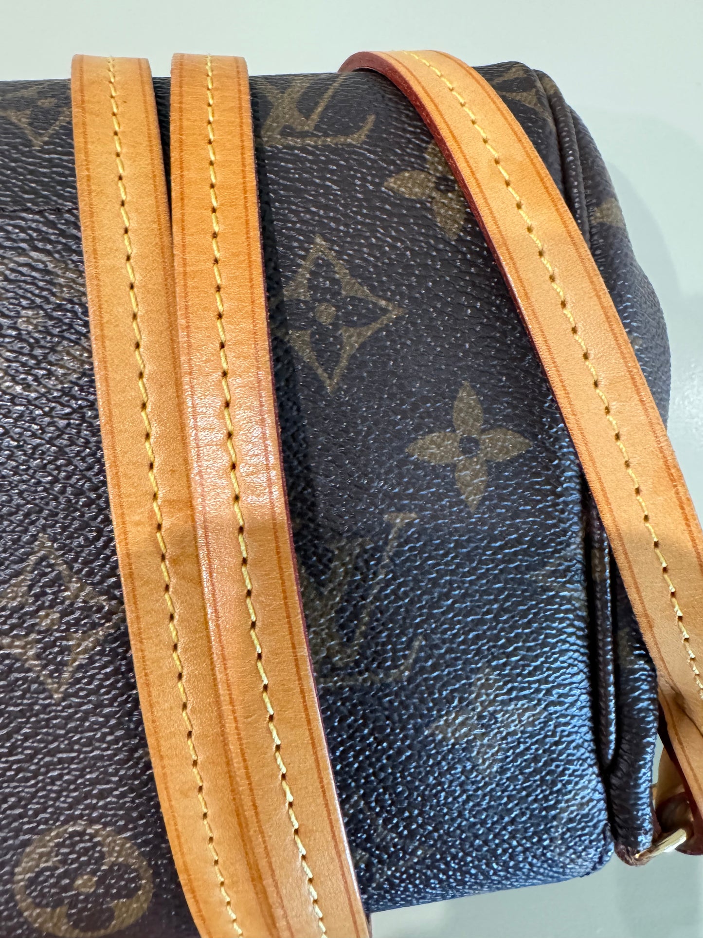 Preowned Louis Vuitton Favorite Monogram MM size