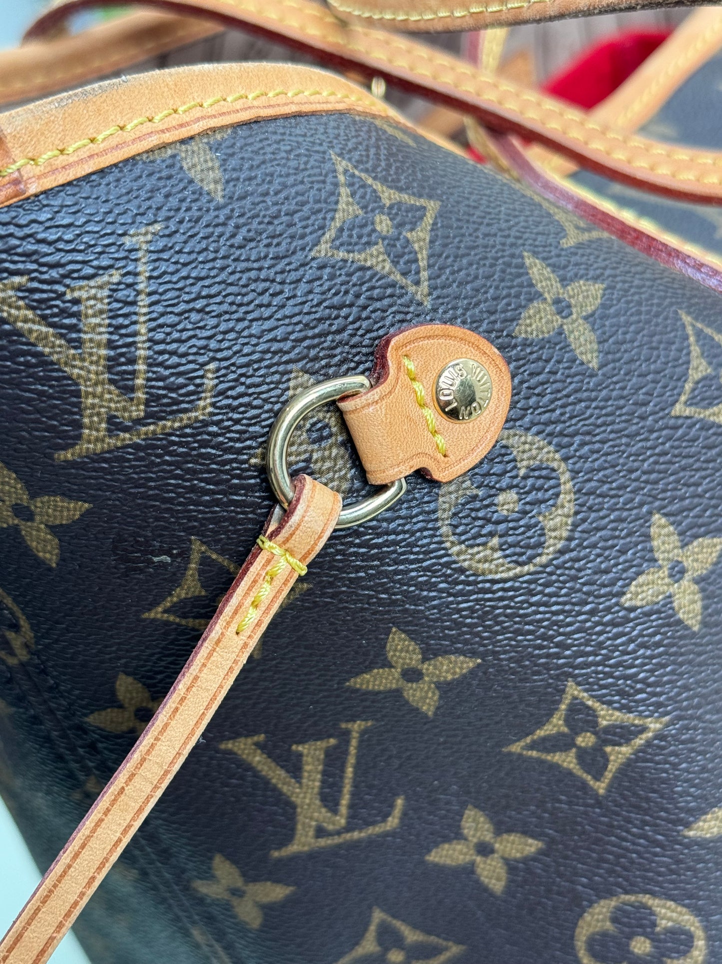 Preowned Louis Vuitton Neverful Mm size