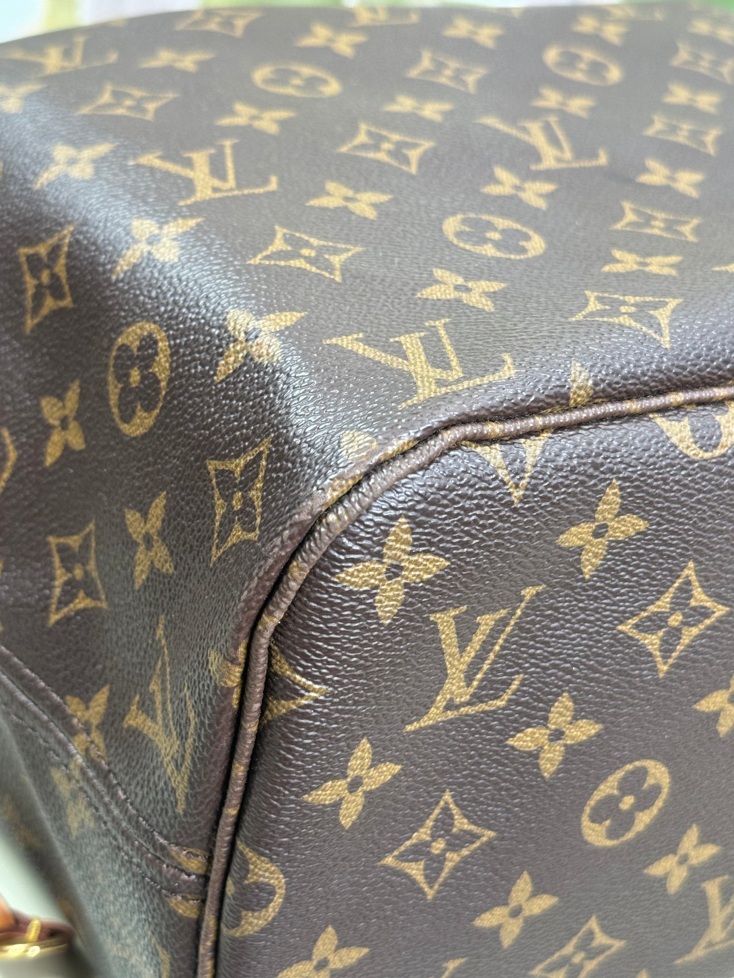 Preowned Louis Vuitton Neverful Mm size