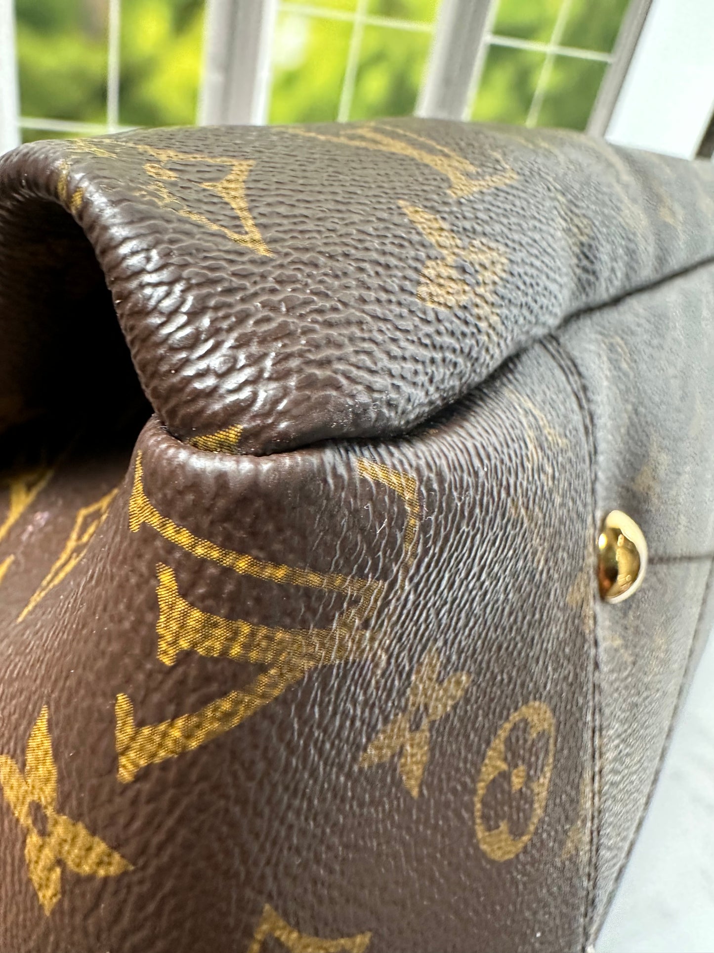 Preowned Louis Vuitton Artsy MM size monogram