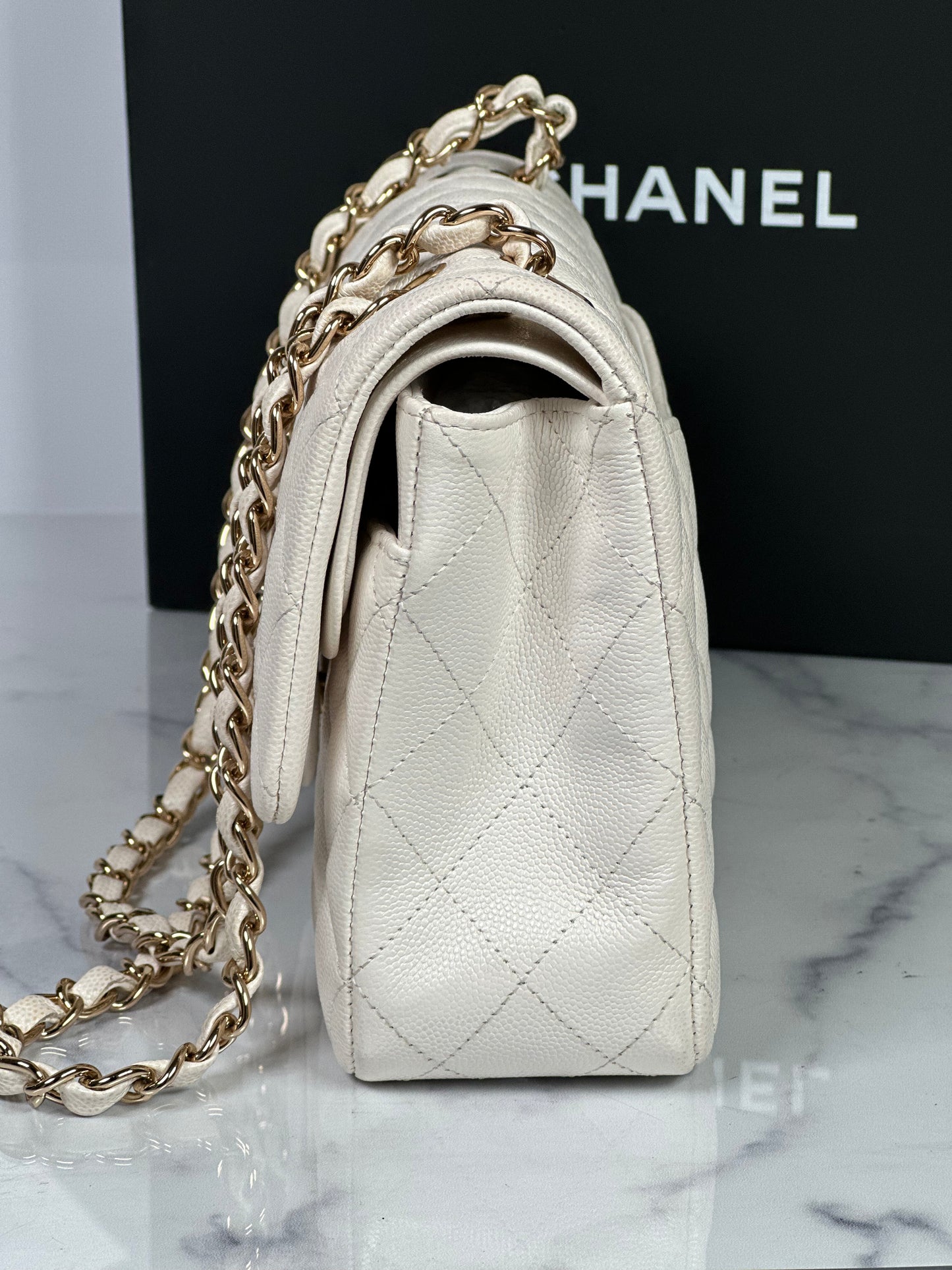 Pre-Owned Chanel Classic Double Flap Ivory LGHW Series 29