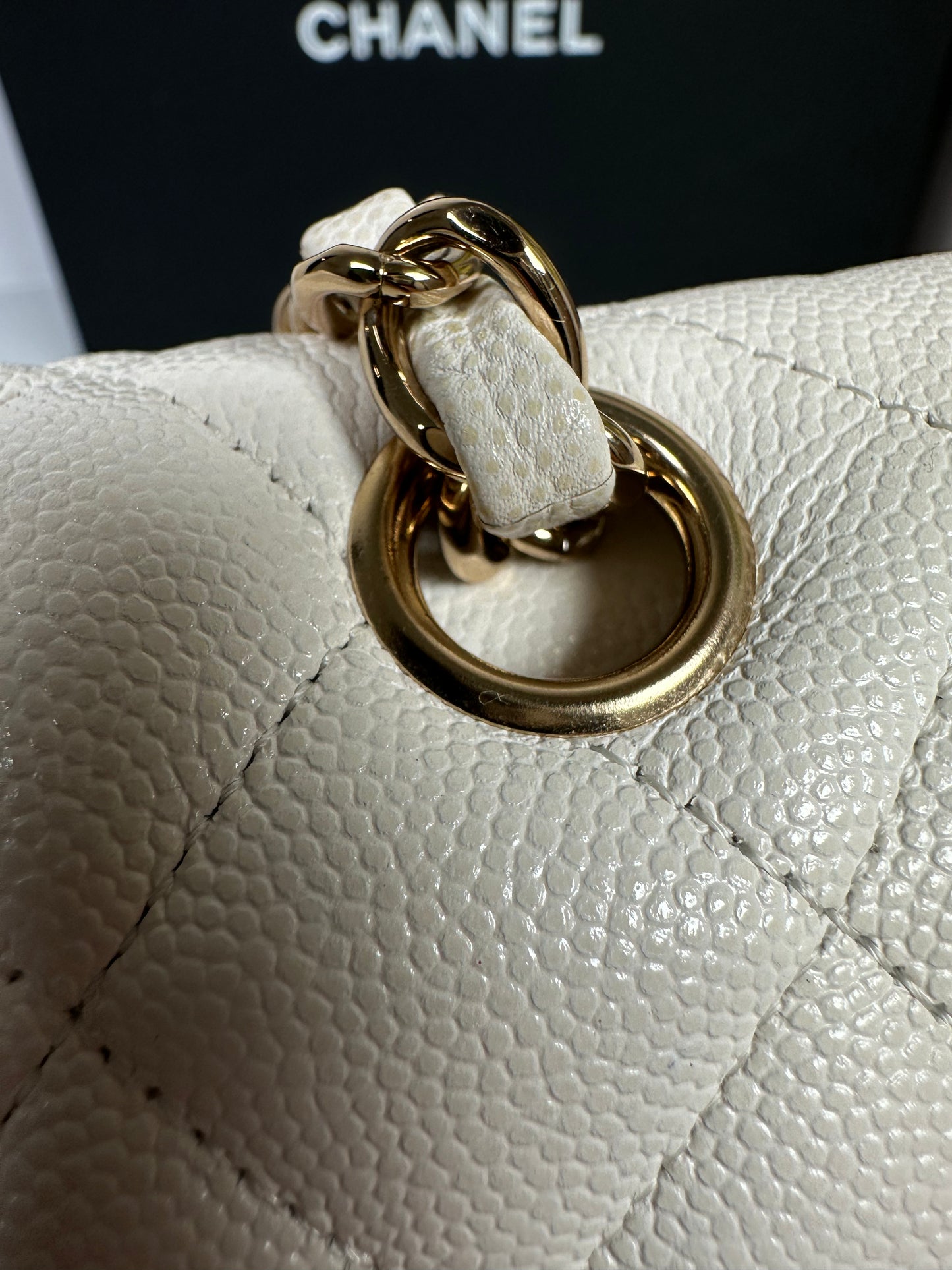 Pre-Owned Chanel Classic Double Flap Ivory LGHW Series 29