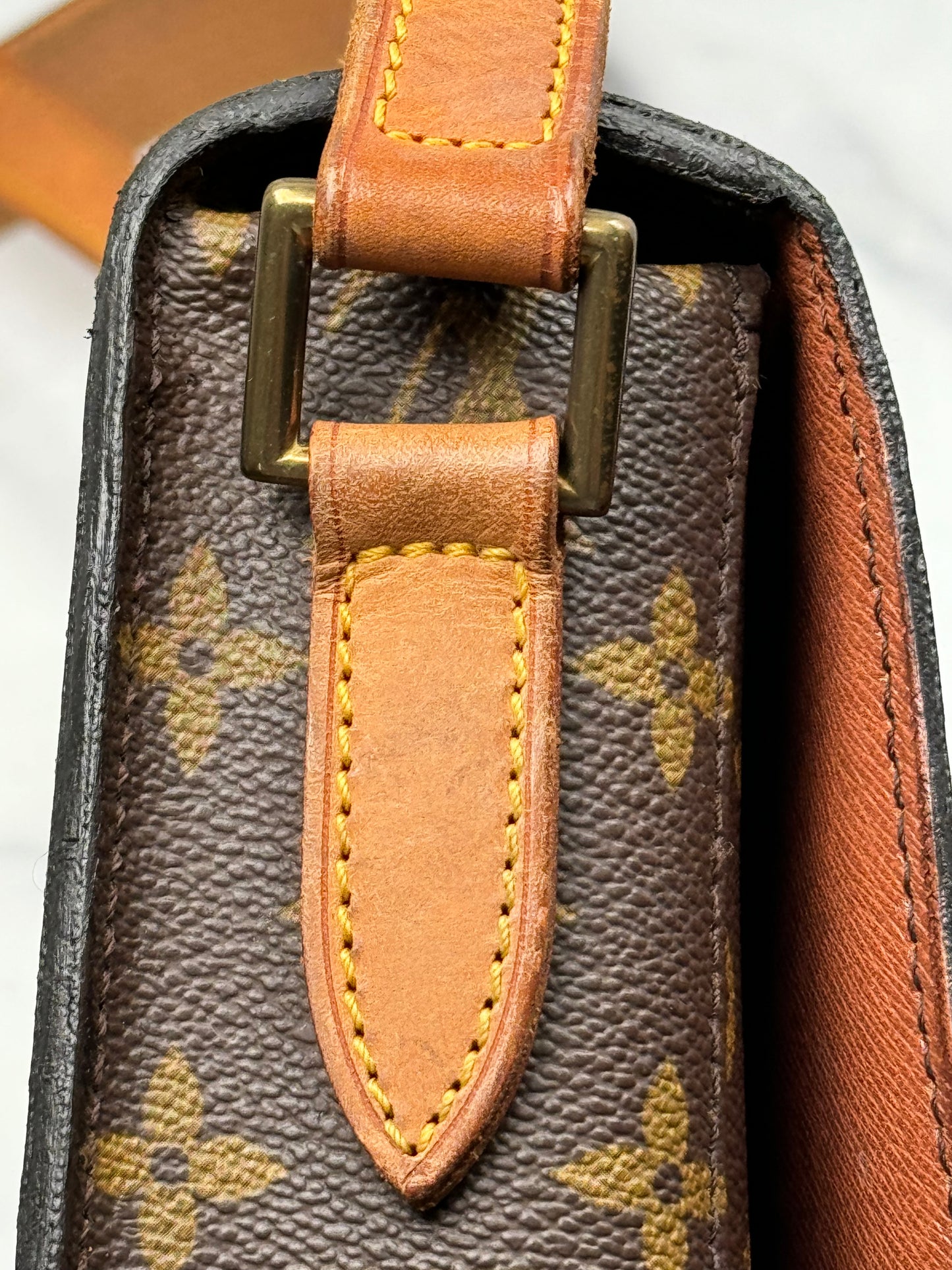 9001 V.I. Preowned Louis Vuitton St Cloud Mm size