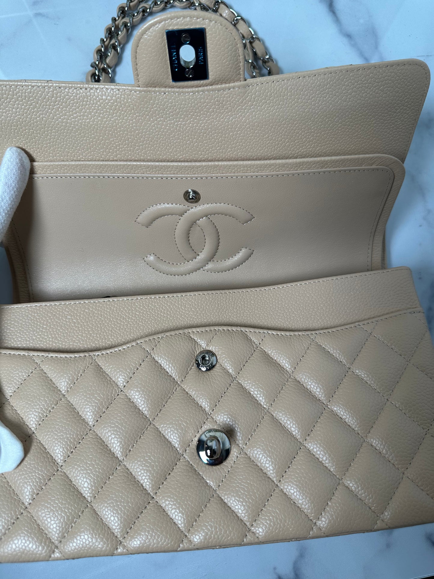 Preowned Circa 2017 00V/Virevoltant Post-Millennial (Gen-Z Series/Revolving Color-Style) SC-A01112 CHANEL 11.12 Medium M/L Timeless Classic Quilted Double Flap Beige Clair Grained/Embossed Calfskin( Pebbled Caviar) 80% Sheepskin 20% Calfskin Lining MW/Met