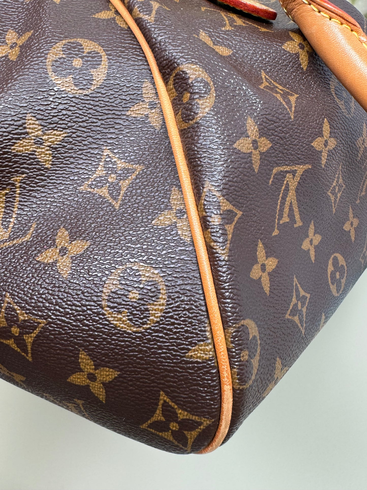 Preowned Louis Vuitton Tivoli Gm