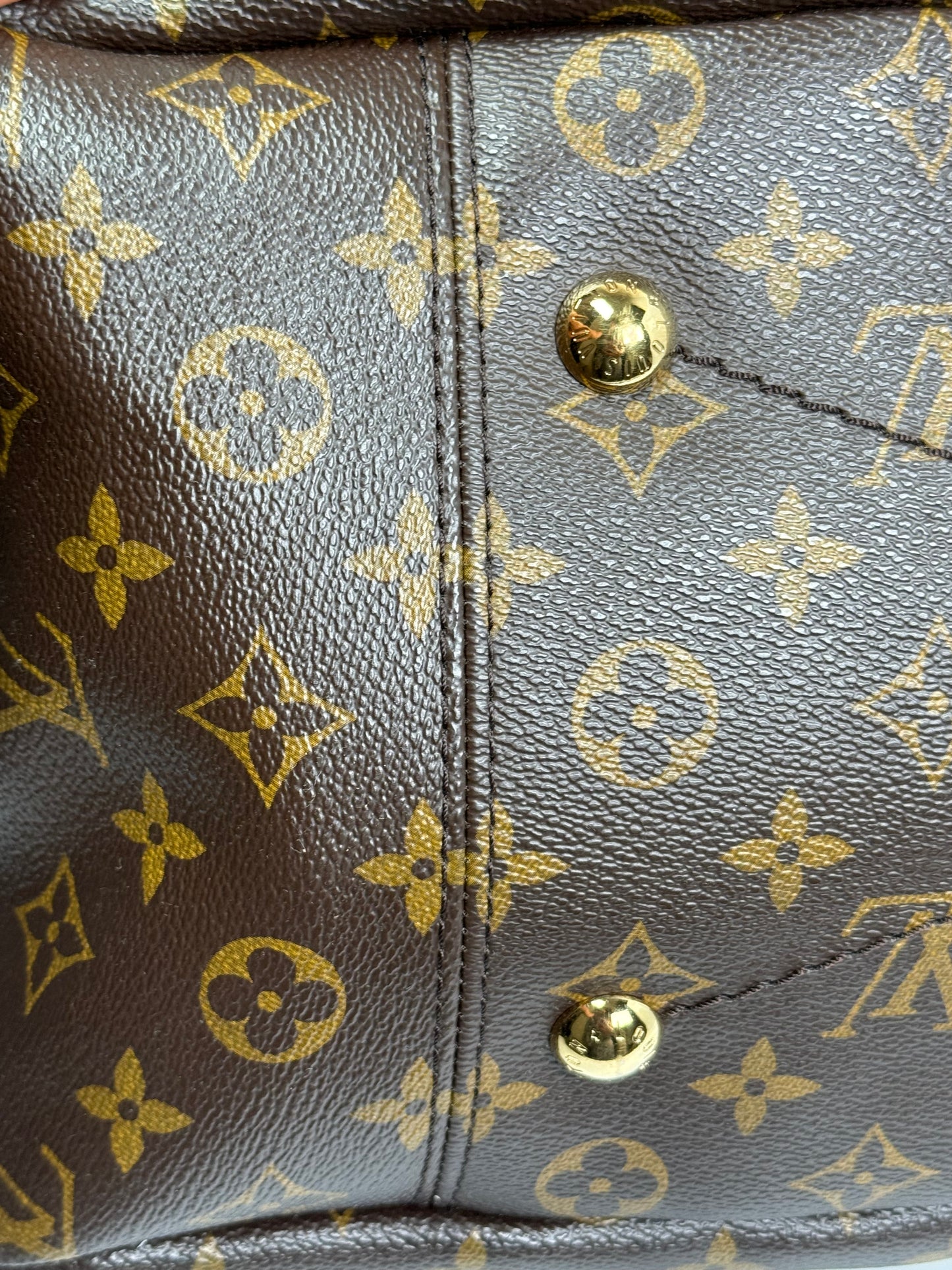 Preowned Louis Viitton Artsy MM size monogram