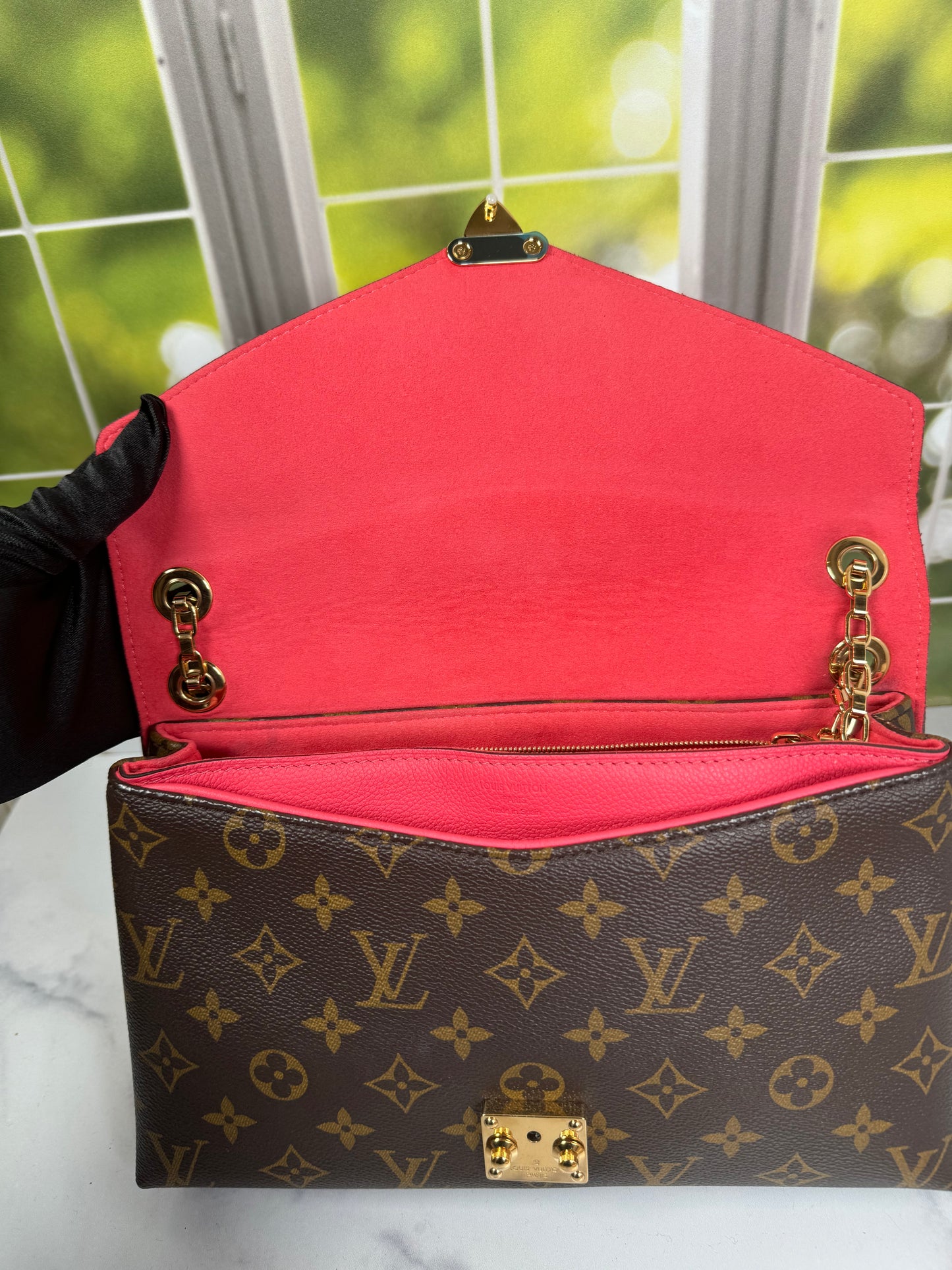 Preowned Louis Vuitton Pallas Chain Bag