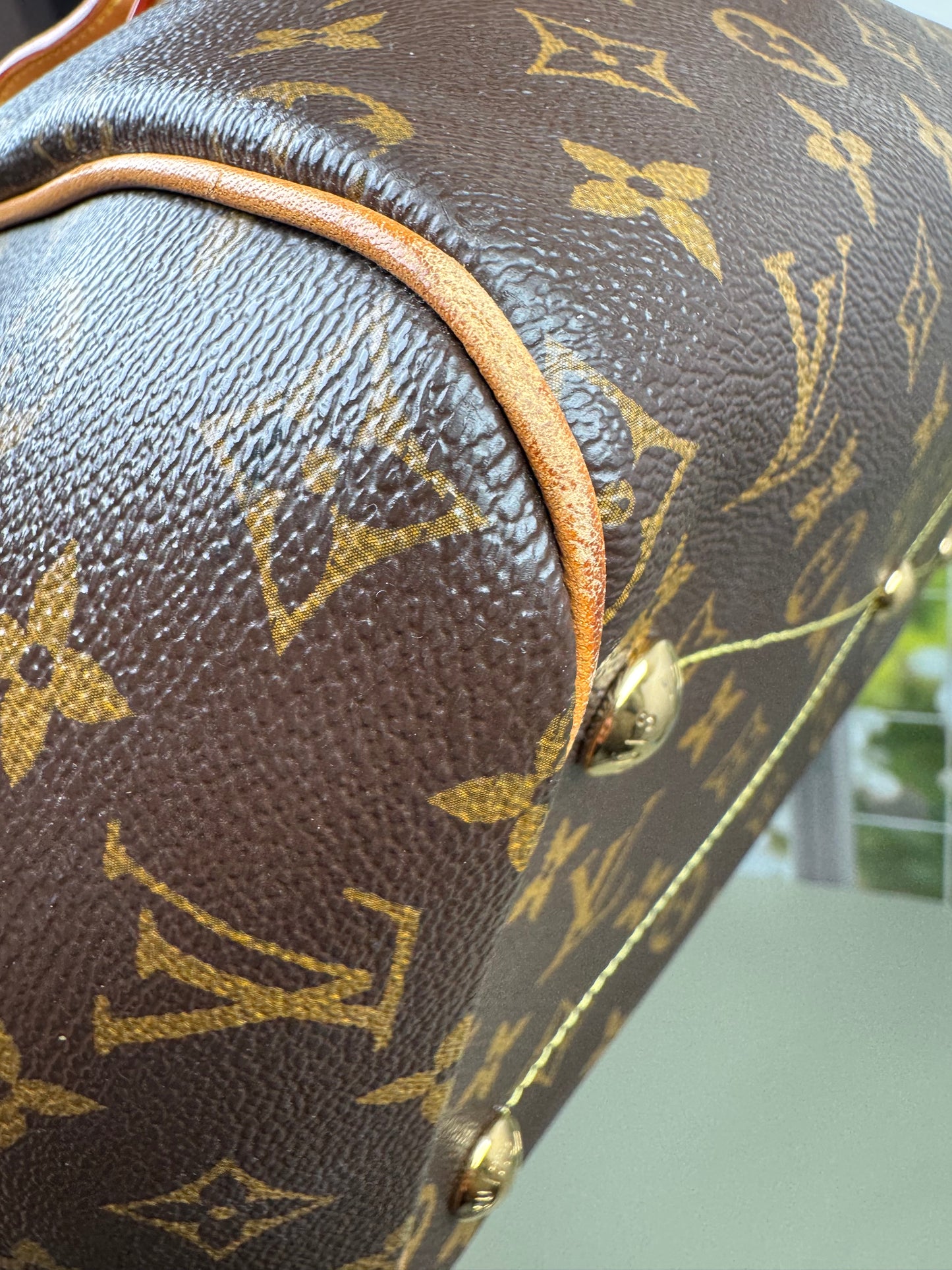 Preowned Louis Vuitton Tivoli Gm