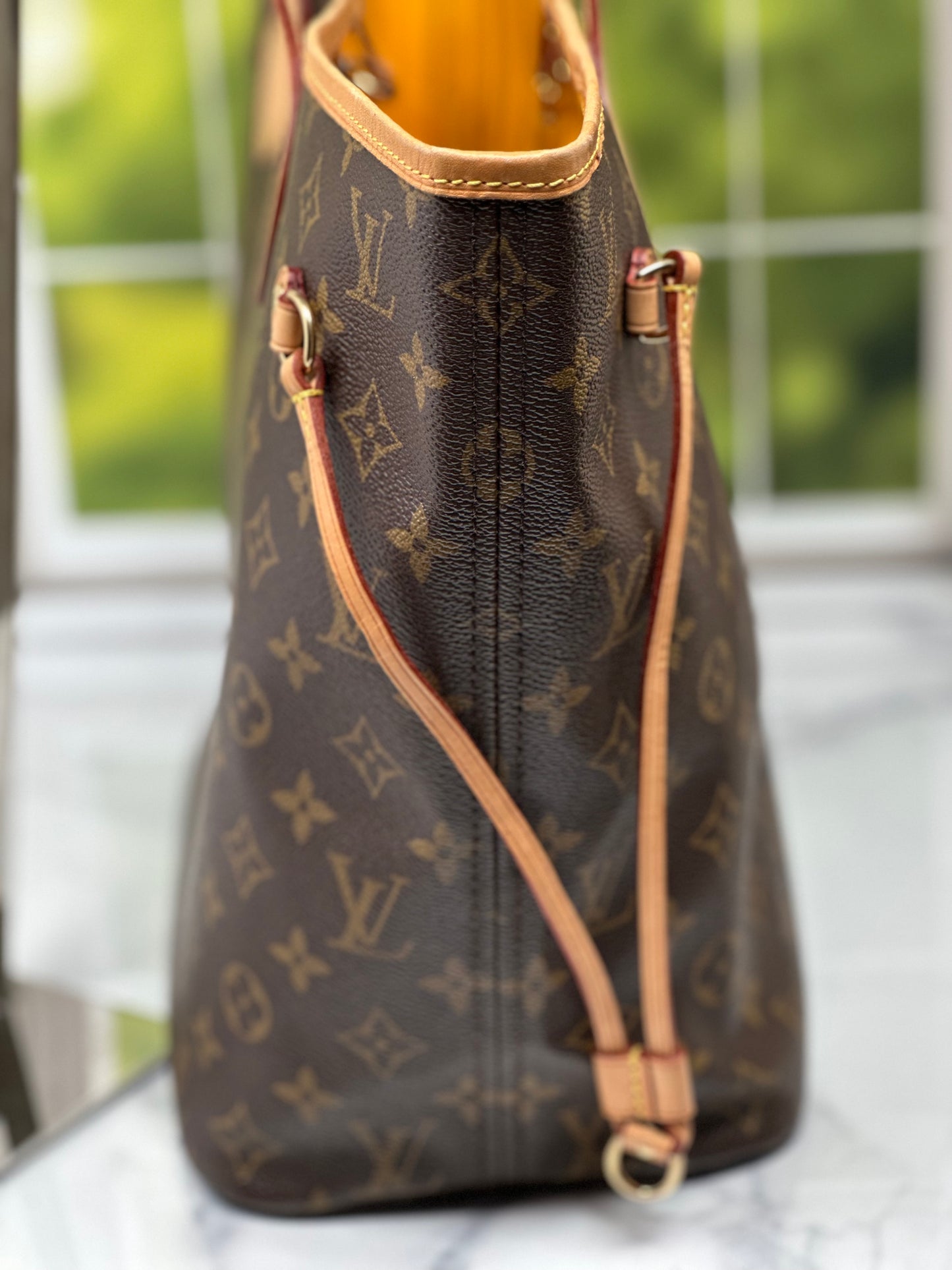 Preowned Louis Vuitton Neverful MM size