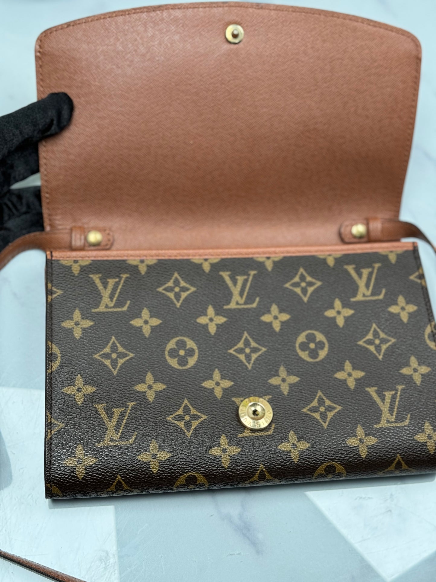 Preowned Louis Vuitton Bordeaux Crossbody bag