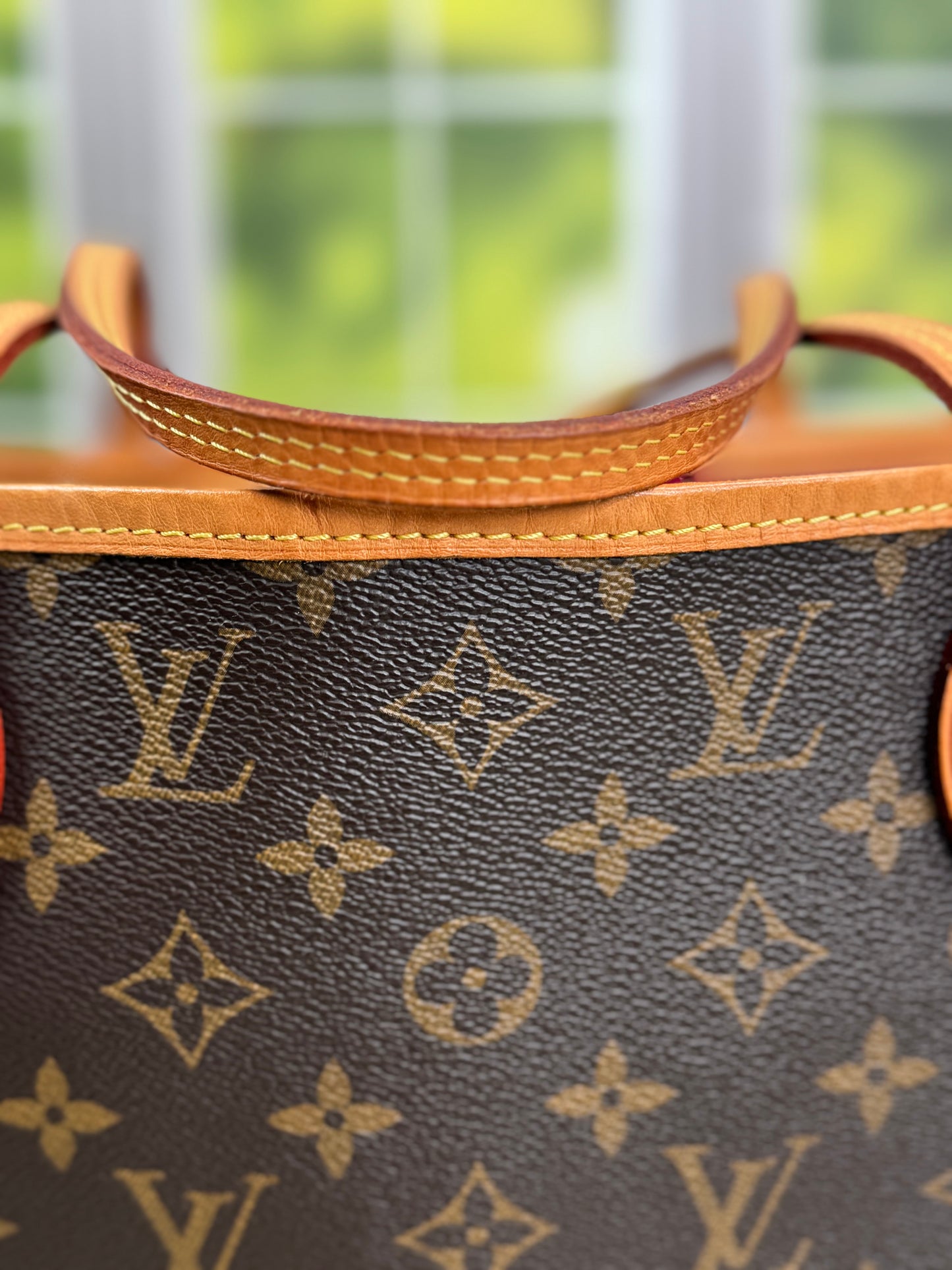 Preowned Louis Vuitton Neverful MM Size