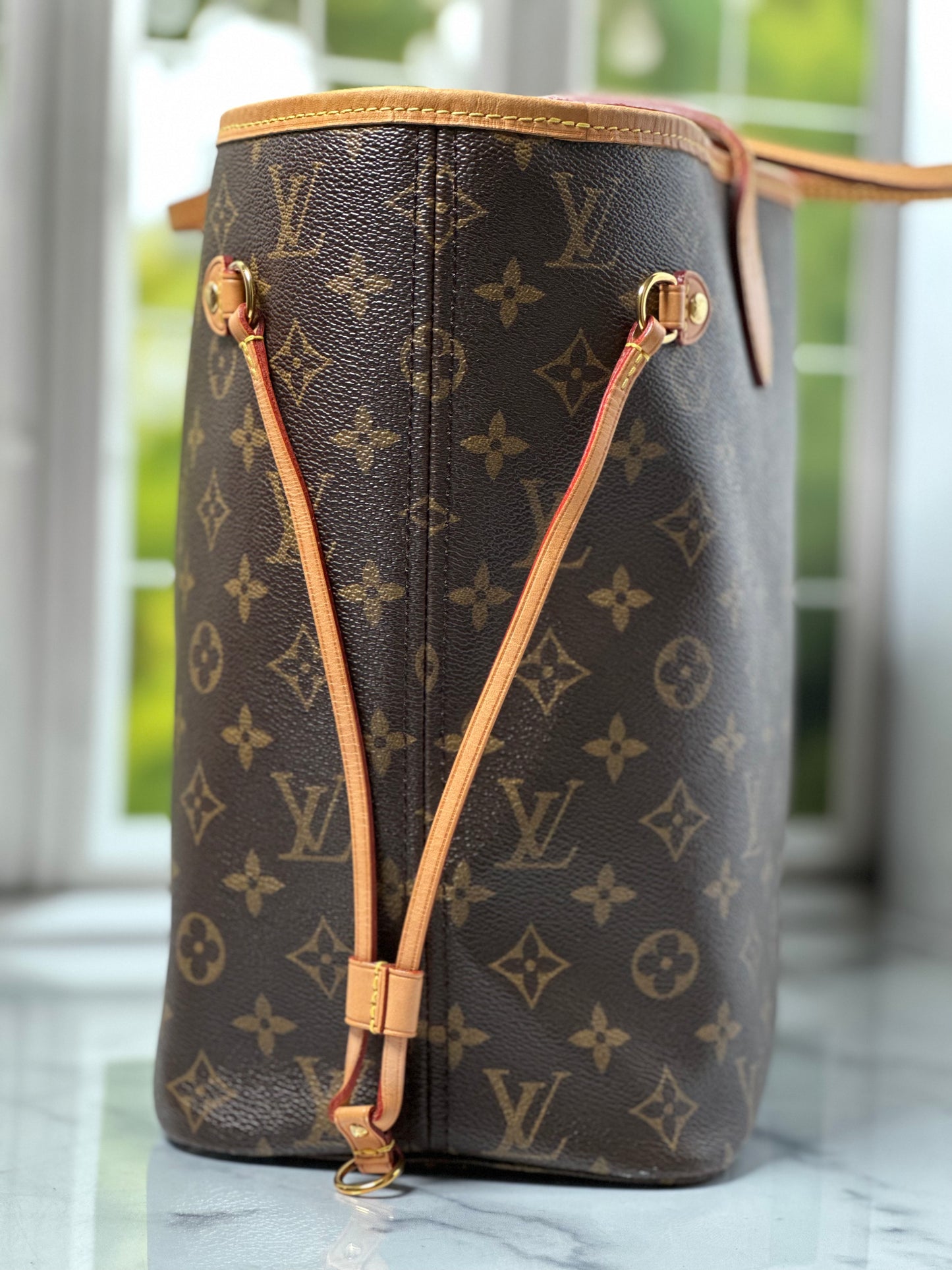 GI0167 Preowned Louis Vuitton Neverful MM size Monogram Beige interior