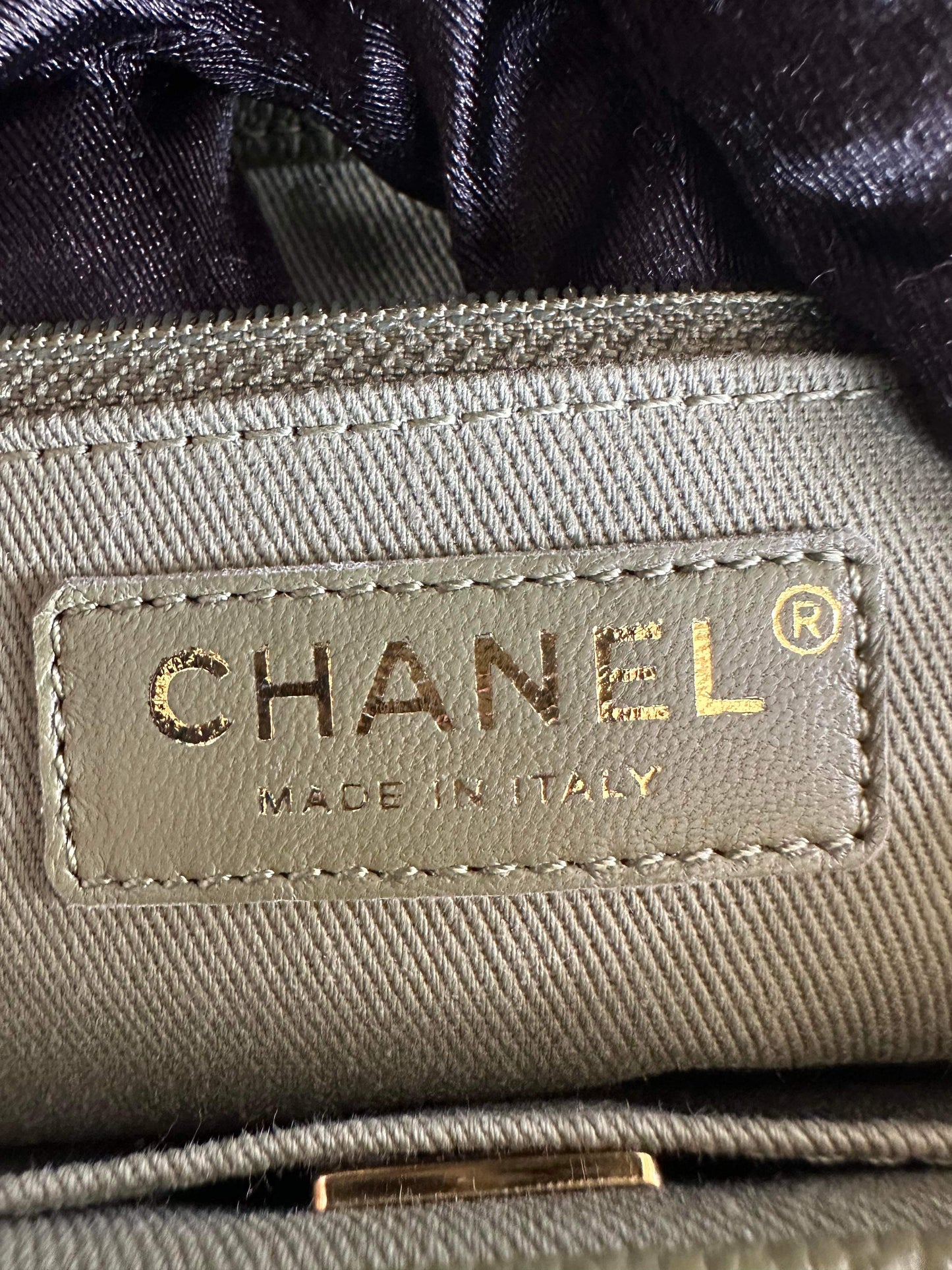 Pre-Owned EUC Chanel Business Affinity Olive green