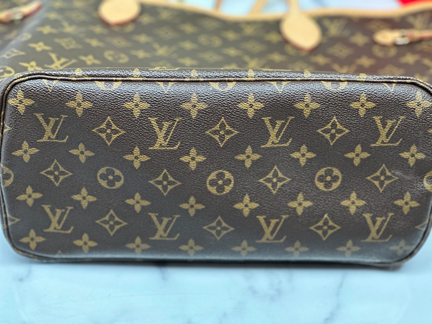 Preowned Louis Vuitton Neverful MM size