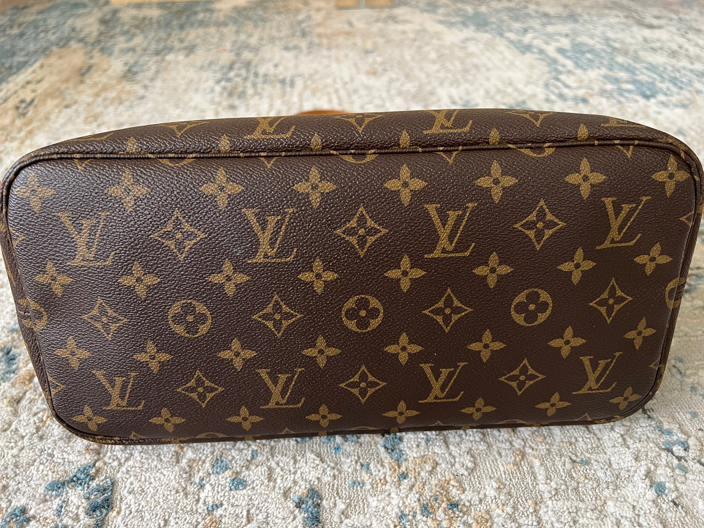 Louis Vuitton Neverful MM size Monogram