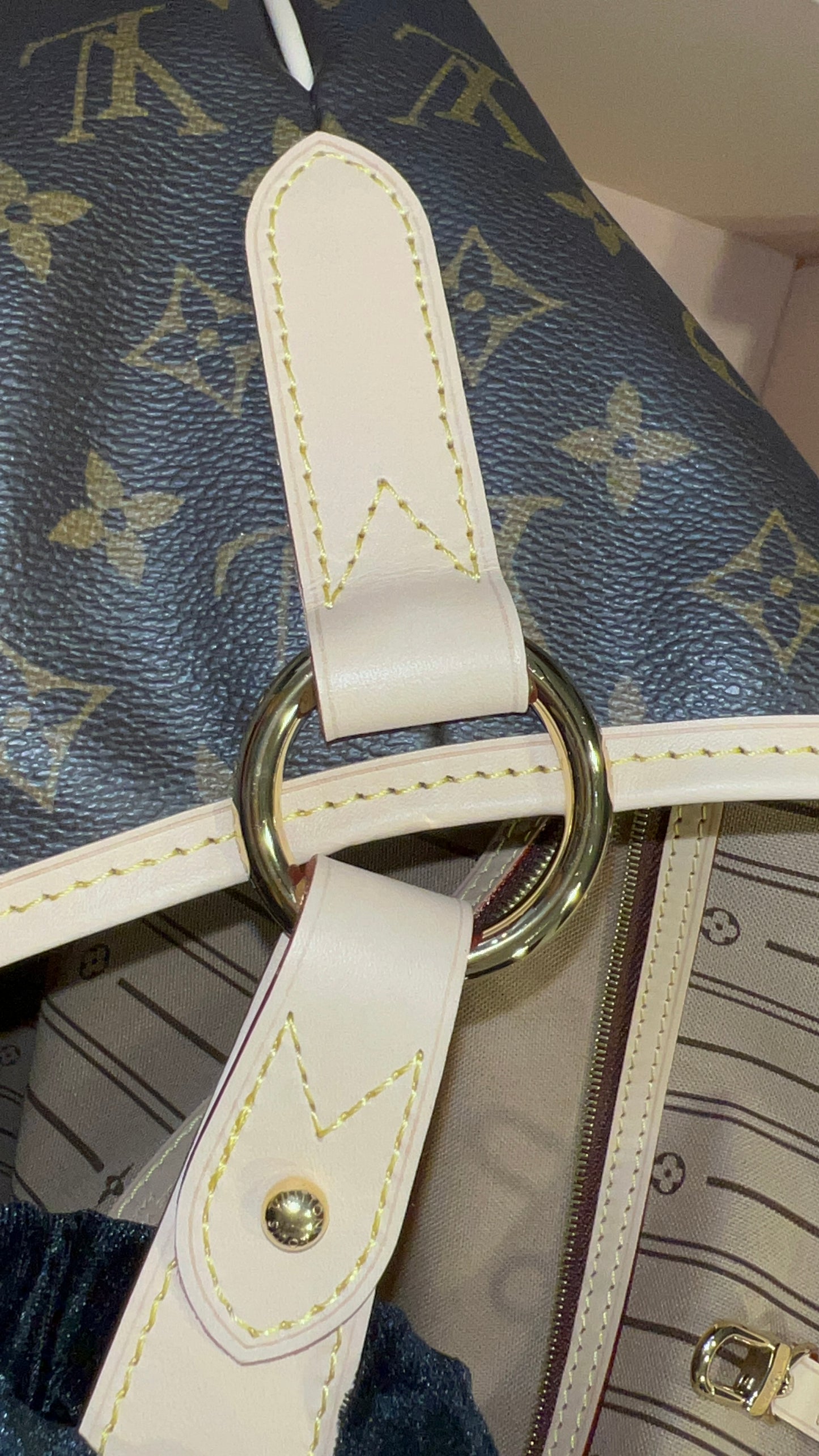 PREOWNED LOUIS VUITTON Delightful GM size monogram