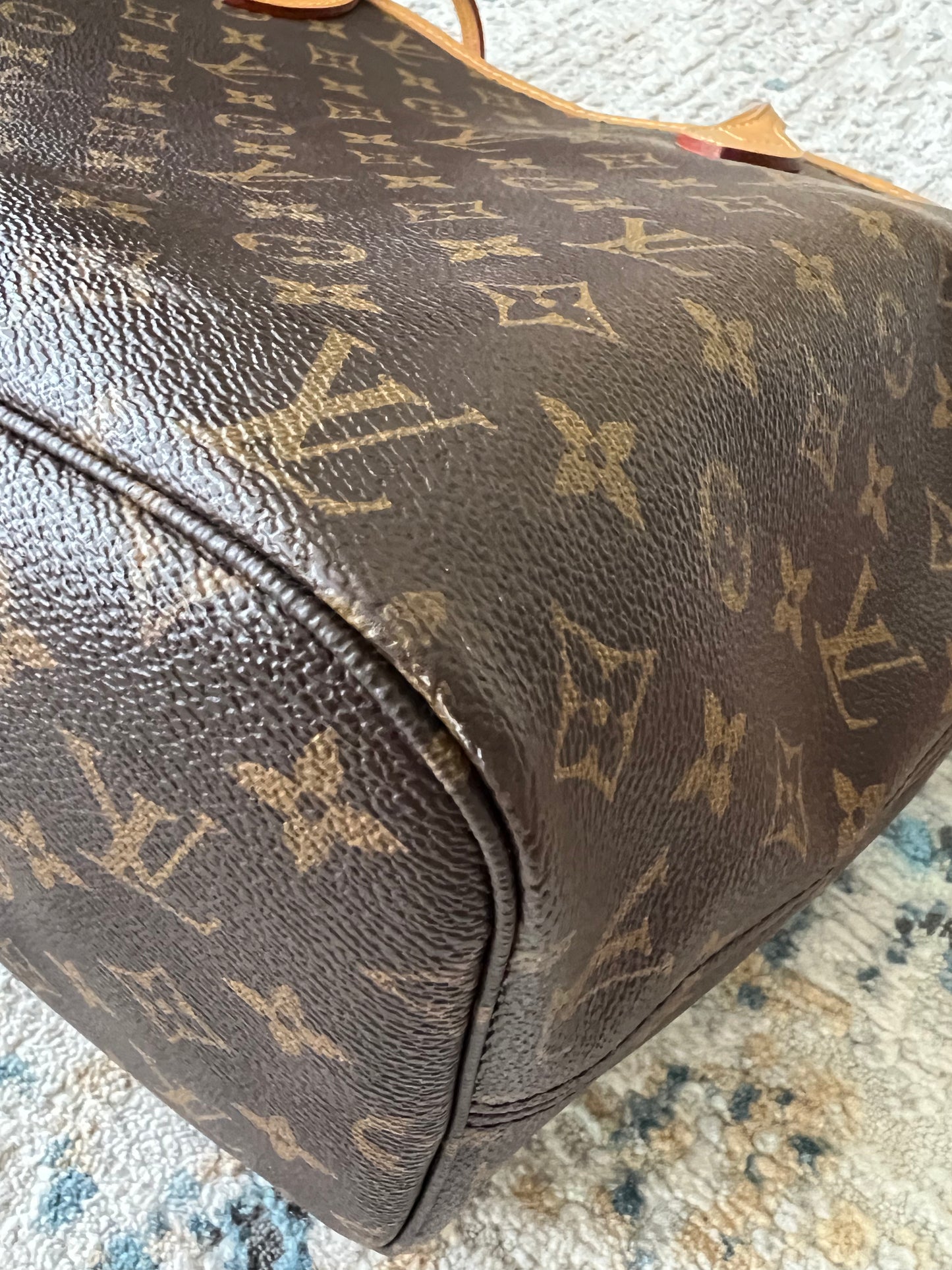 Louis Vuitton Mm size Monogram