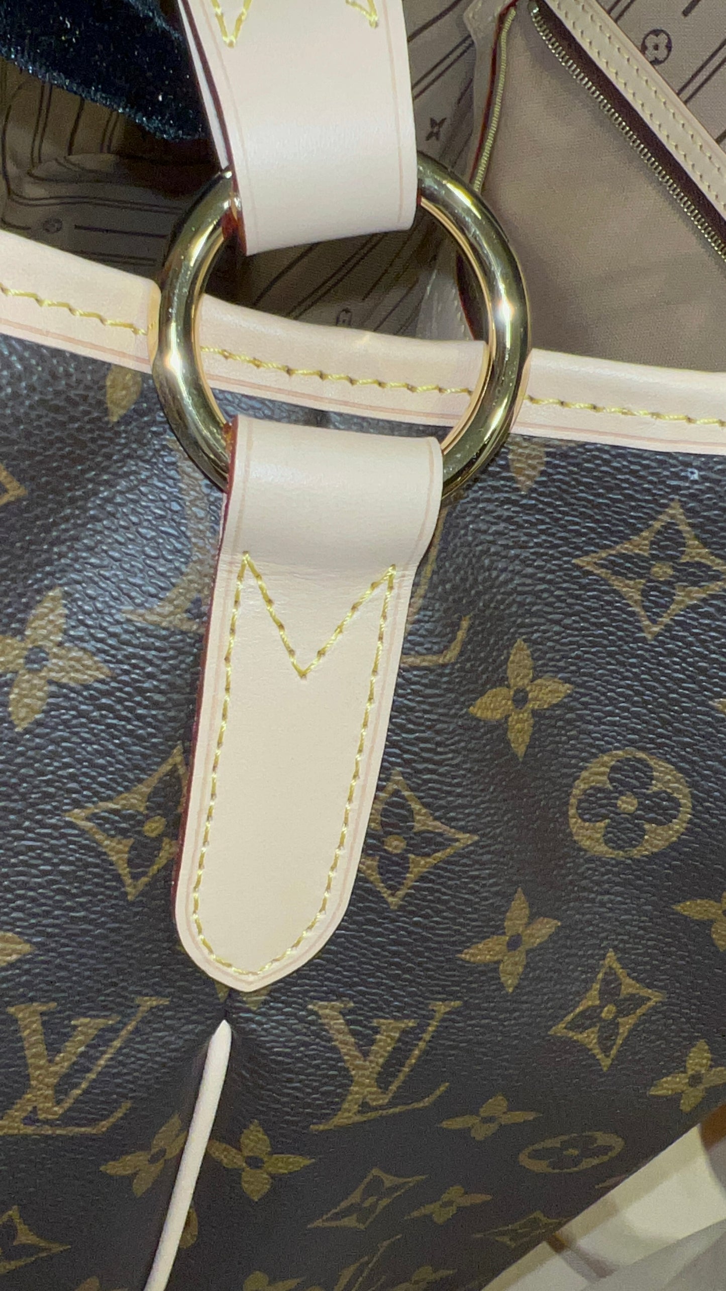 PREOWNED LOUIS VUITTON Delightful GM size monogram