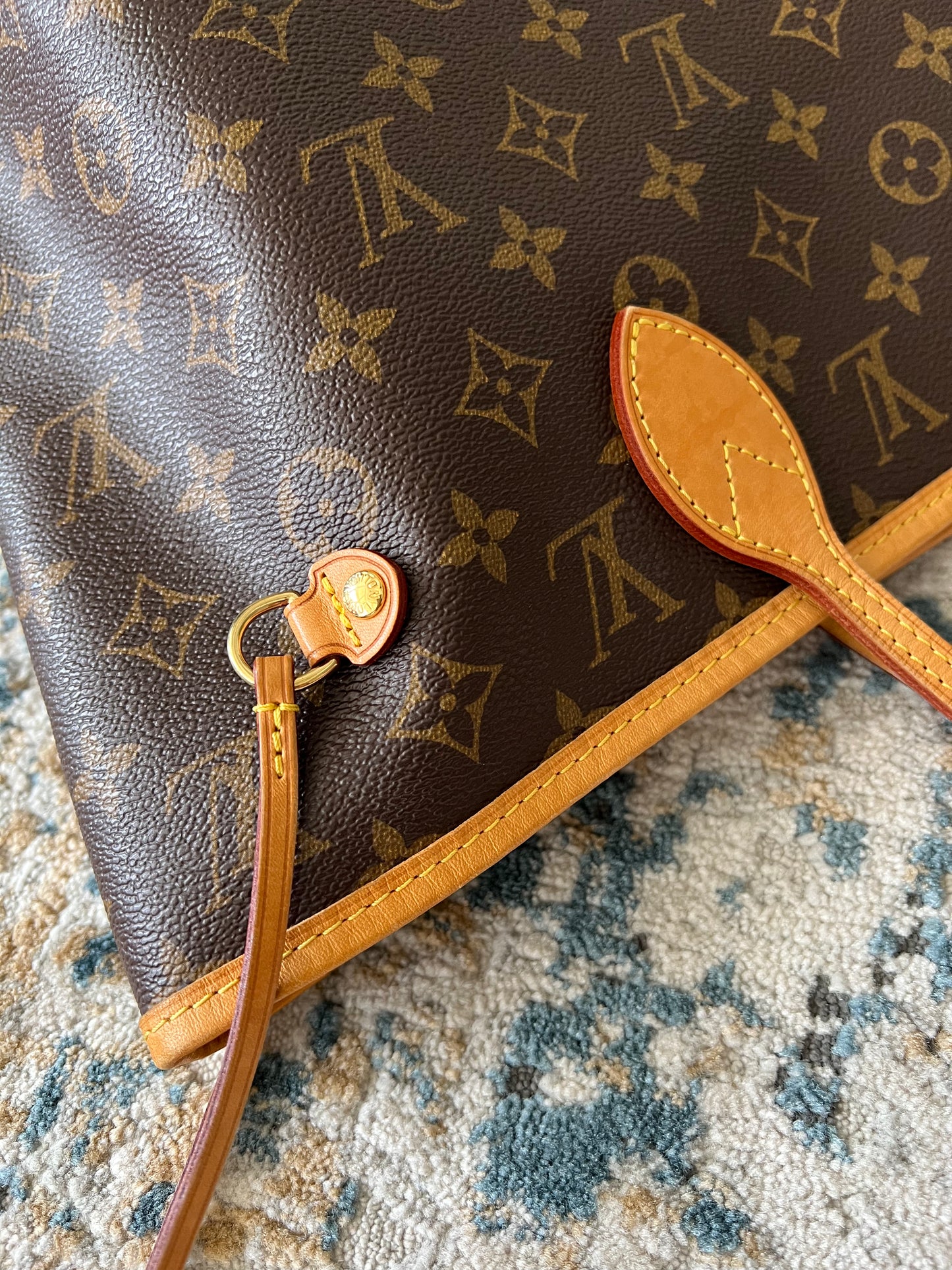 Louis Vuitton Mm size Monogram